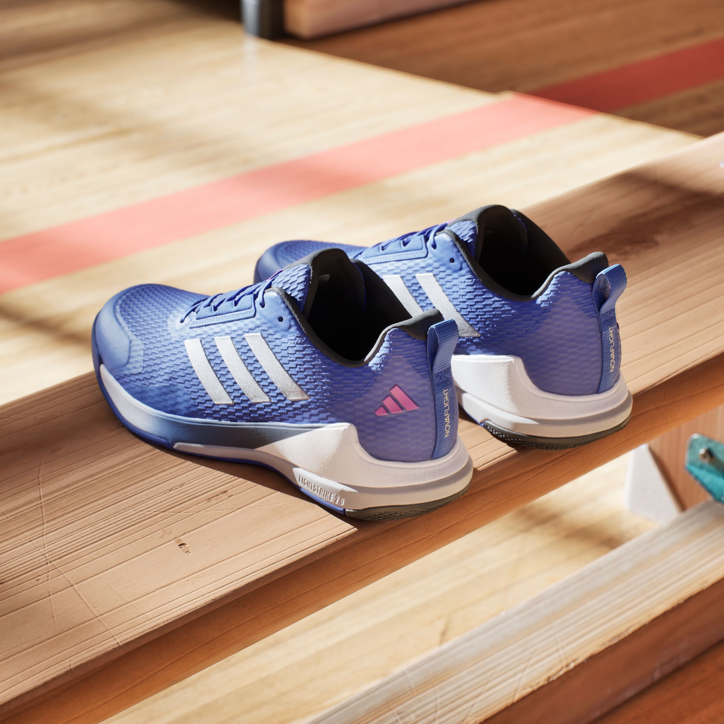 adidas Performance Hallenschuh »NOVAFLIGHT 2 INDOOR«, besonders geeignet für Handball und Volleyball