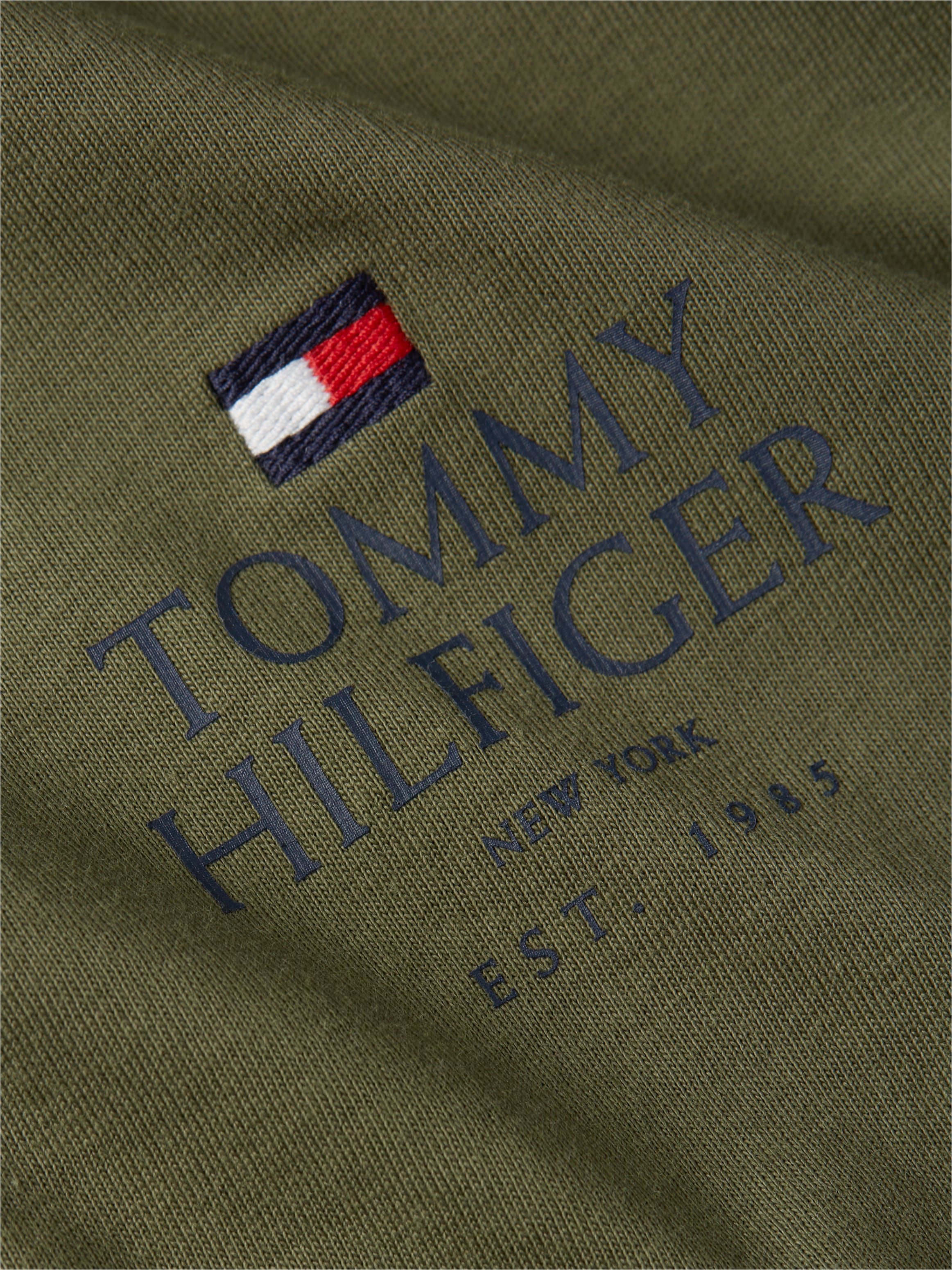 Tommy Hilfiger T-Shirt »HILFIGER STACK TEE«, Mit Markenprint