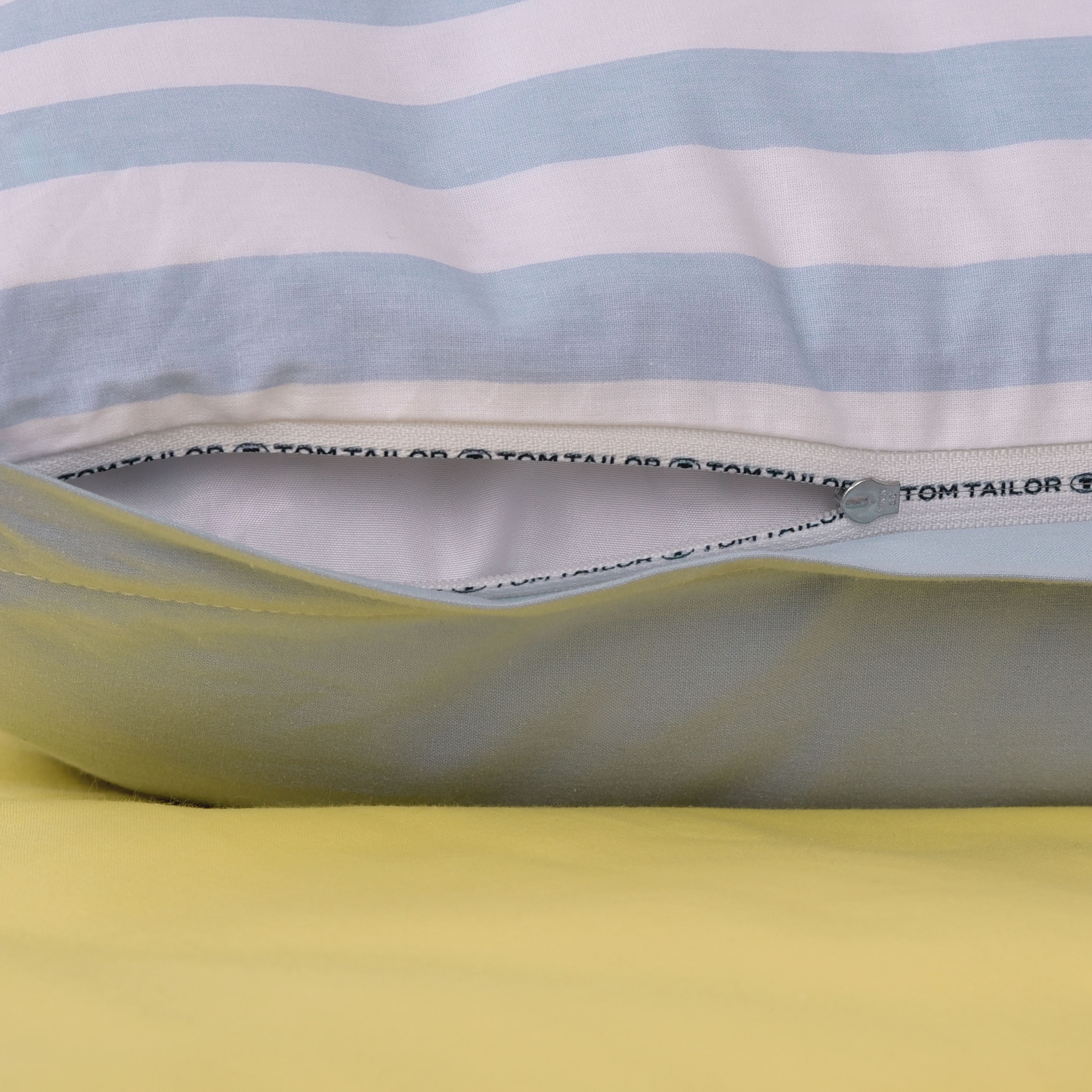 TOM TAILOR HOME »STRIPES WITH A KICK in Gr. 135x200cm oder 155x220cm« 2 cuis nouvelle chambre, passepoil coloré sur le coussin,
