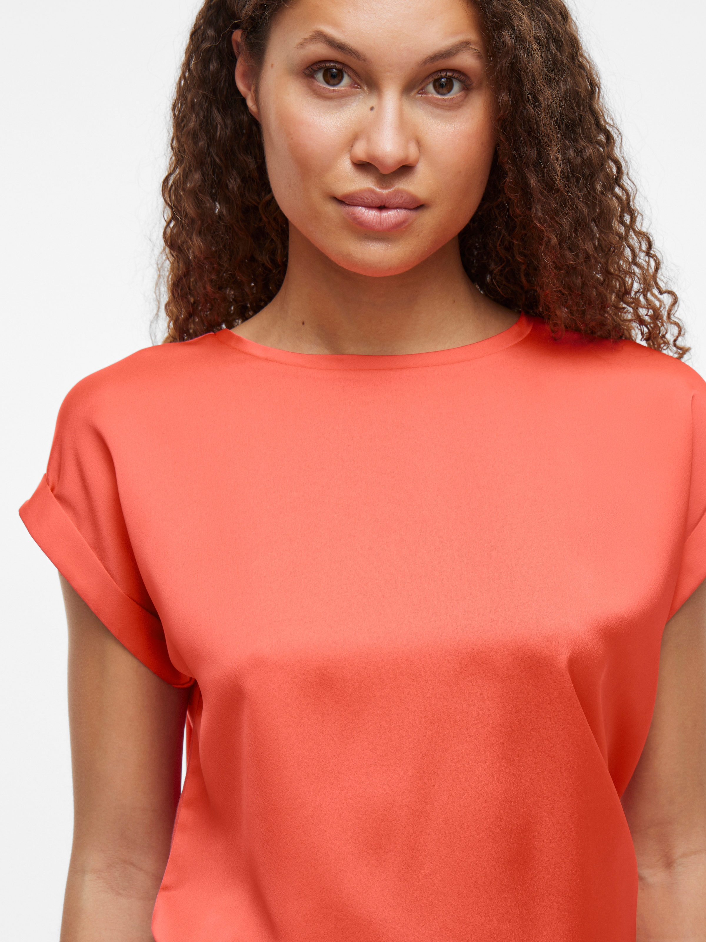 Vila Kurzarmshirt »VIELLETTE S/S SATIN TOP - NOOS«, Satin Optik