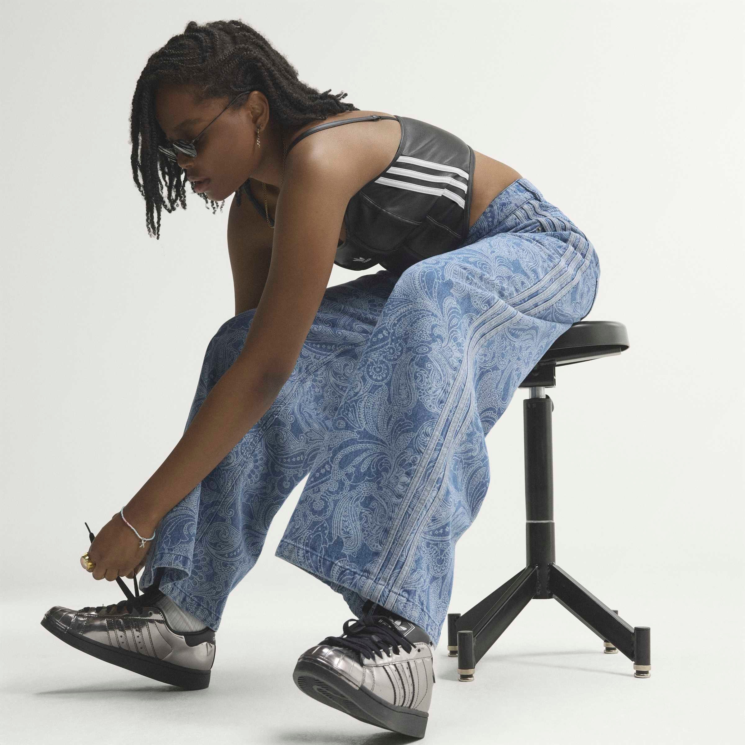 adidas Originals Pantalon de sport »ADIDAS LIBERTY LONDON FIREBIRD MID RISE, GERADES BEIN«  partie d'une collaboration exclusive avec Liberty London, en coton