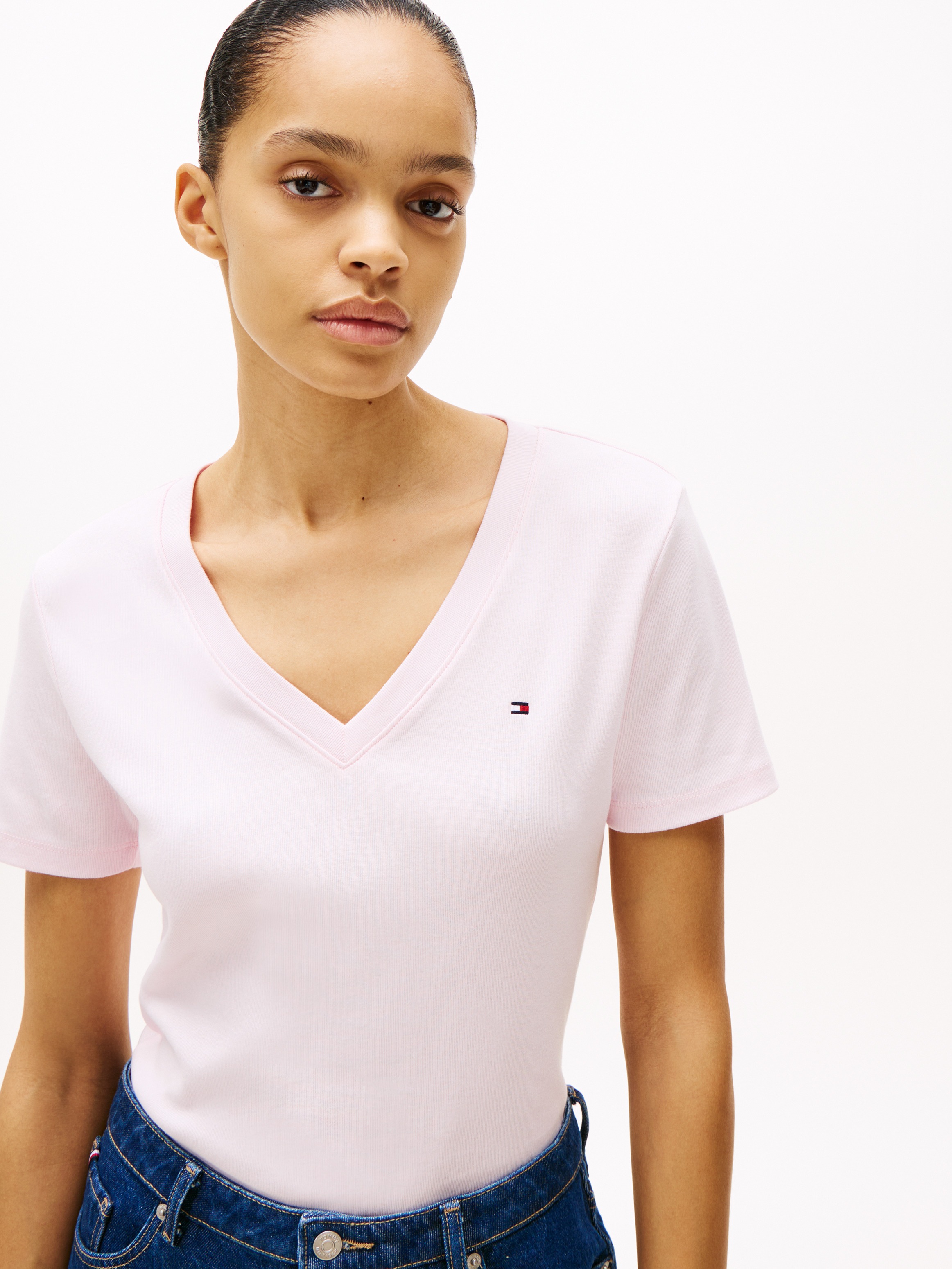 Tommy Hilfiger T-Shirt »SLIM CODY V-NK SS mit V-Ausschnitt und Streifen«, gestreift, casual, slim fit, Baumwolle, V-Ausschnitt