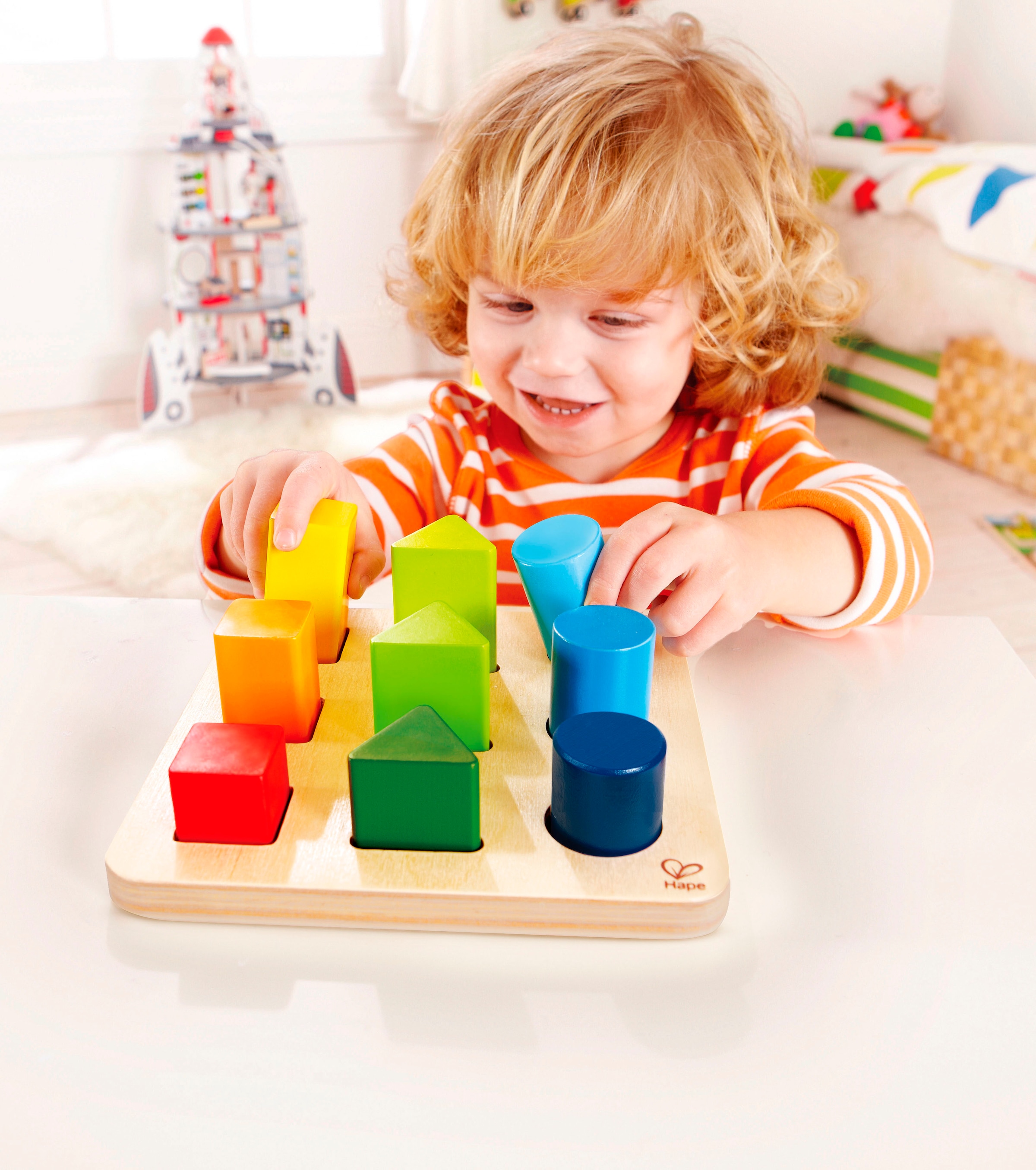 Hape Jouets à enficher »Farben- und Formensortierer«