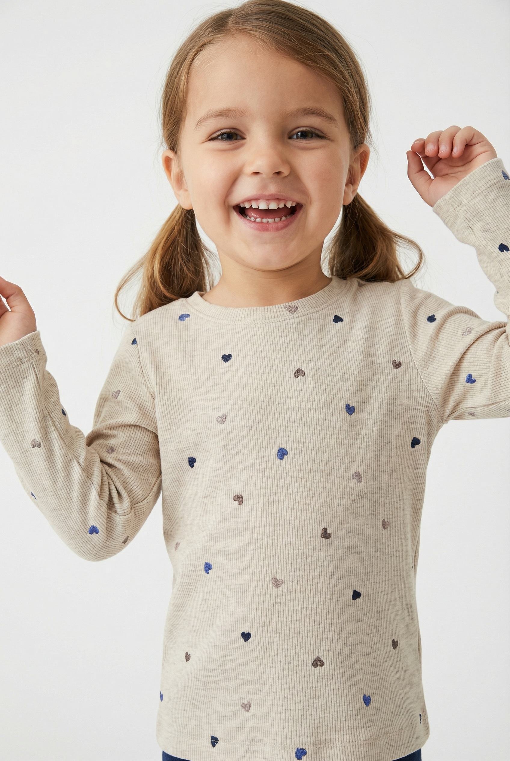 Image of Name It Langarmshirt "NMFNUTTI LS TOP NOOS" mit tollem Herzchen-Alloverprint