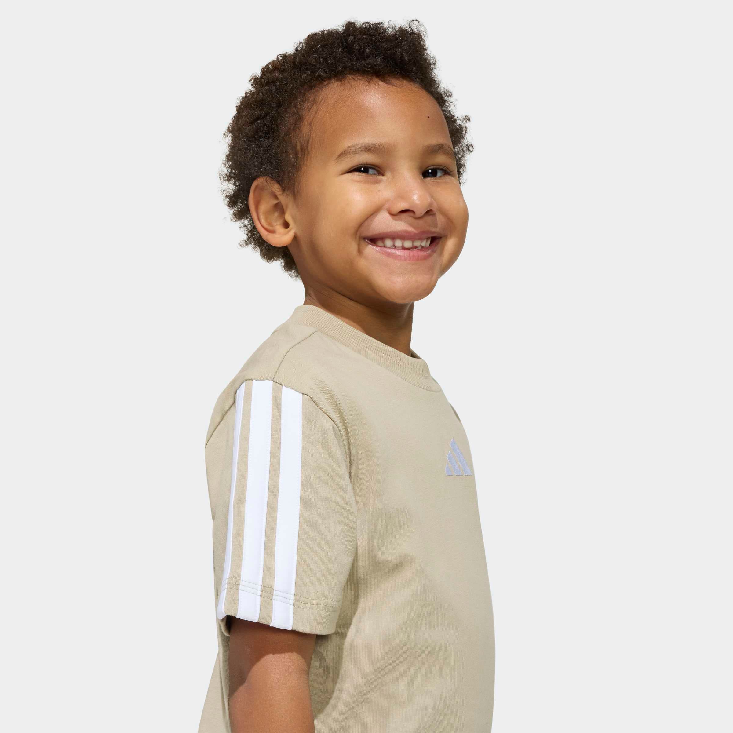 adidas Sportswear T-shirt »ESSENTIALS KIDS« sportlicher Stil, Kurzarm, ohne Verschluss, Rundhalsausschnitt