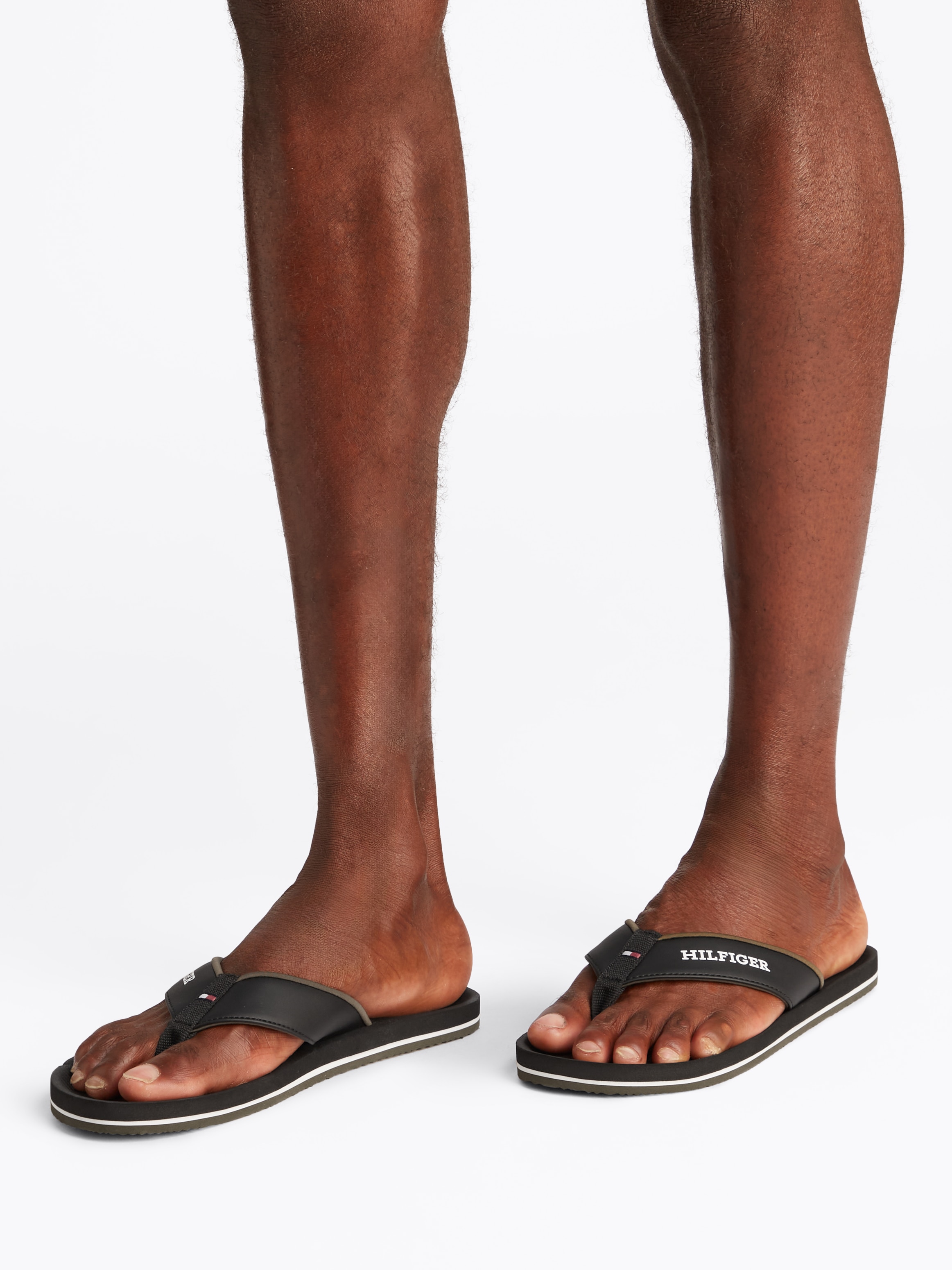 Tommy Hilfiger Zehentrenner »PADDED COMFORT HILFIGER B SANDAL«, Sommerschuh, Schlappen, Badeschuh mit Logoschriftzug