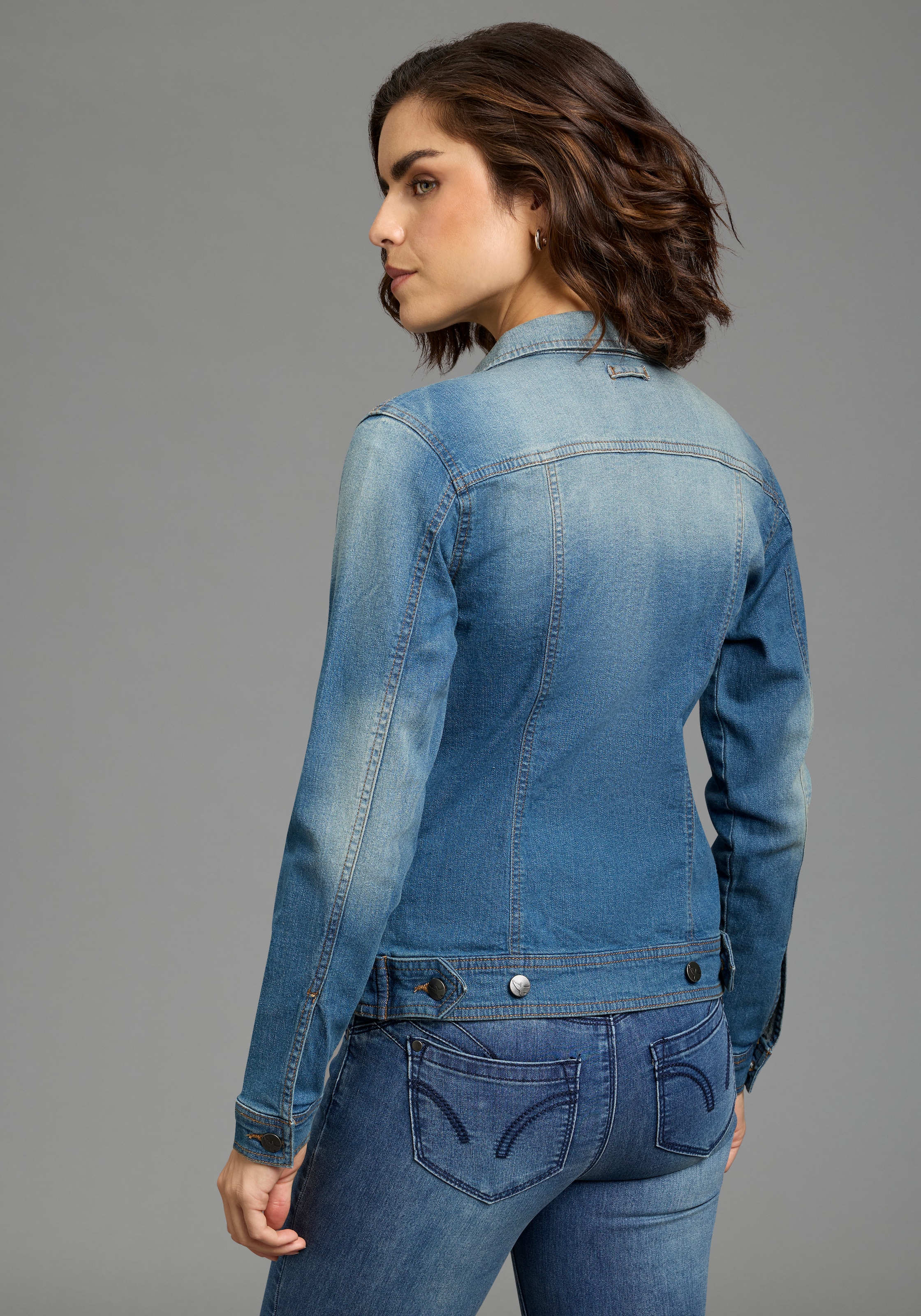 Arizona Jeansjacke aus Baumwollmischung,  figurbetont,  kurz geschnitten