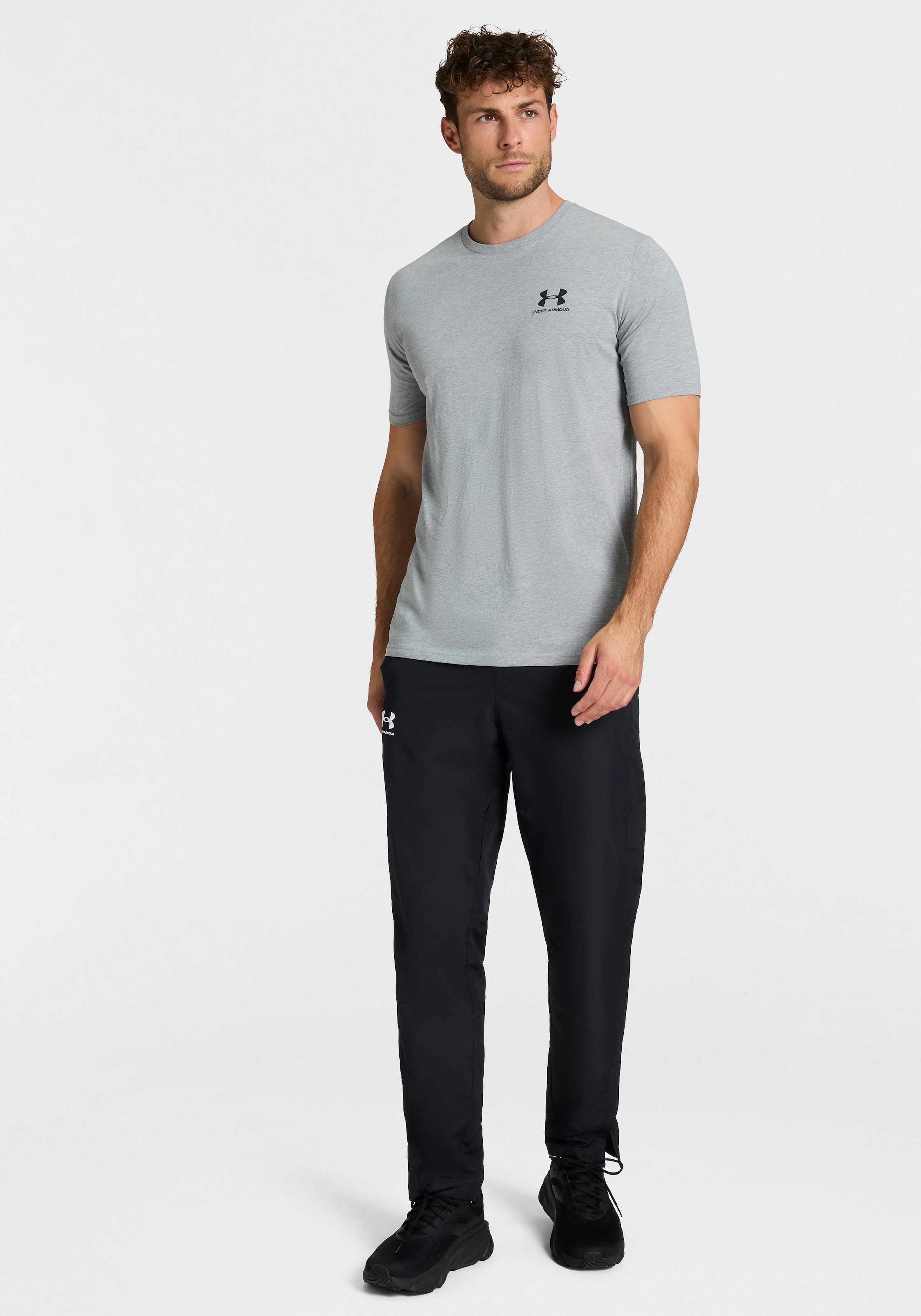 Under Armour® Windbreaker »UA RIVAL WVN WINDBREAKER« windabweisend, aus Polyester, mit Reissverschluss, normale Länge