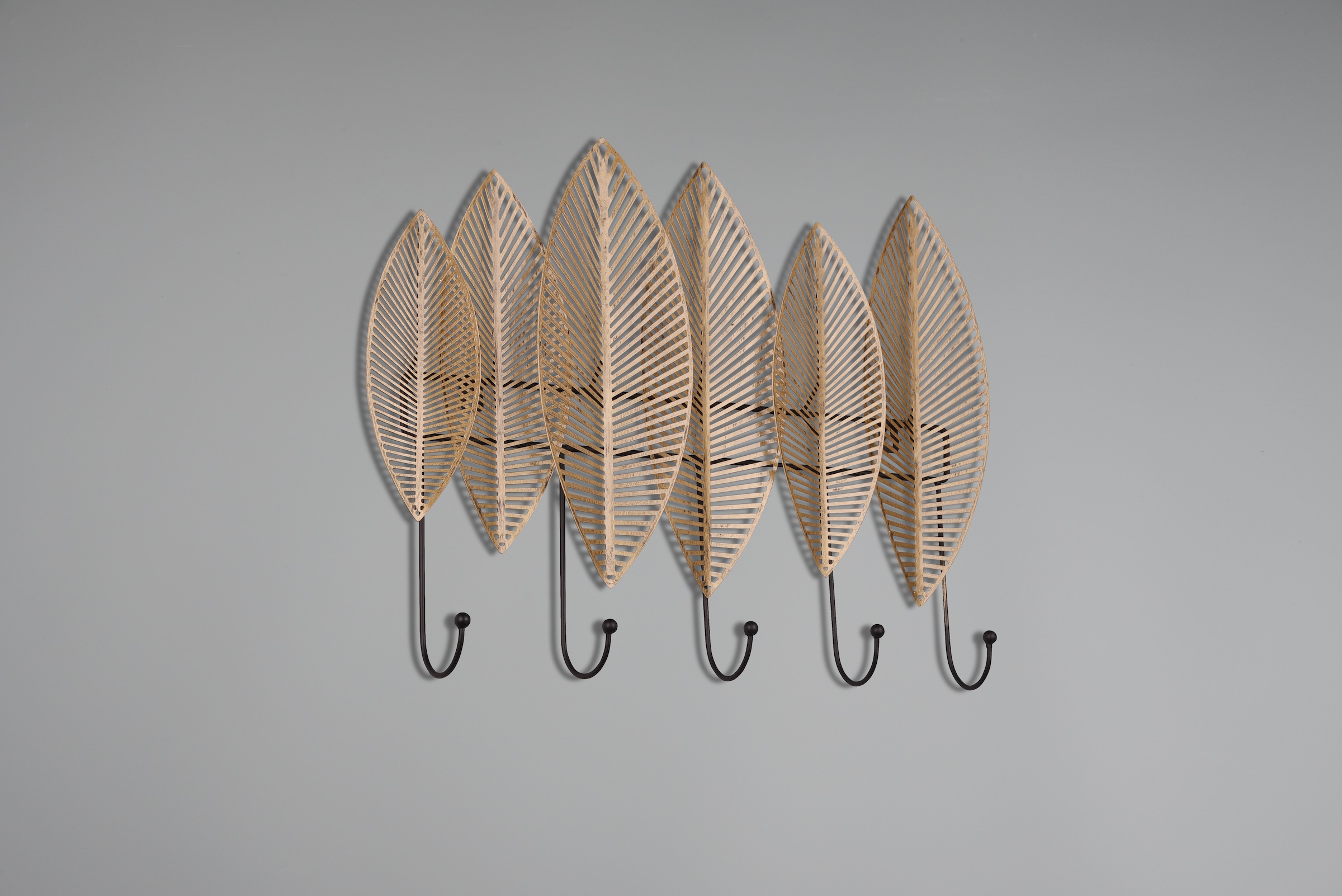 MIRRORS AND MORE Wandgarderobe »Alma« 1 Stk. tlg. Blatt-Design mit 5 Haken aus Metall