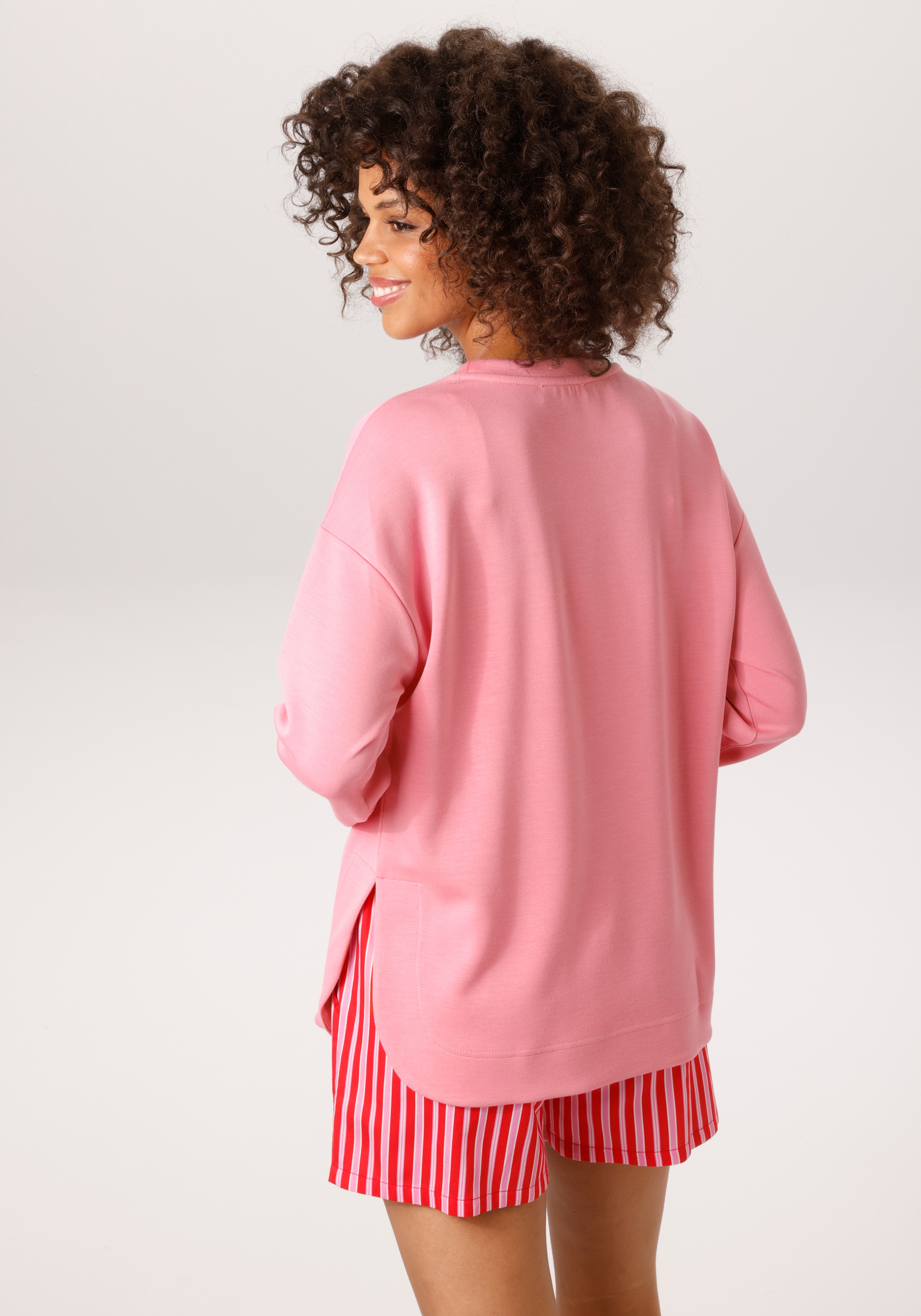 Aniston CASUAL Sweatshirt, in trendiger Farbpalette
