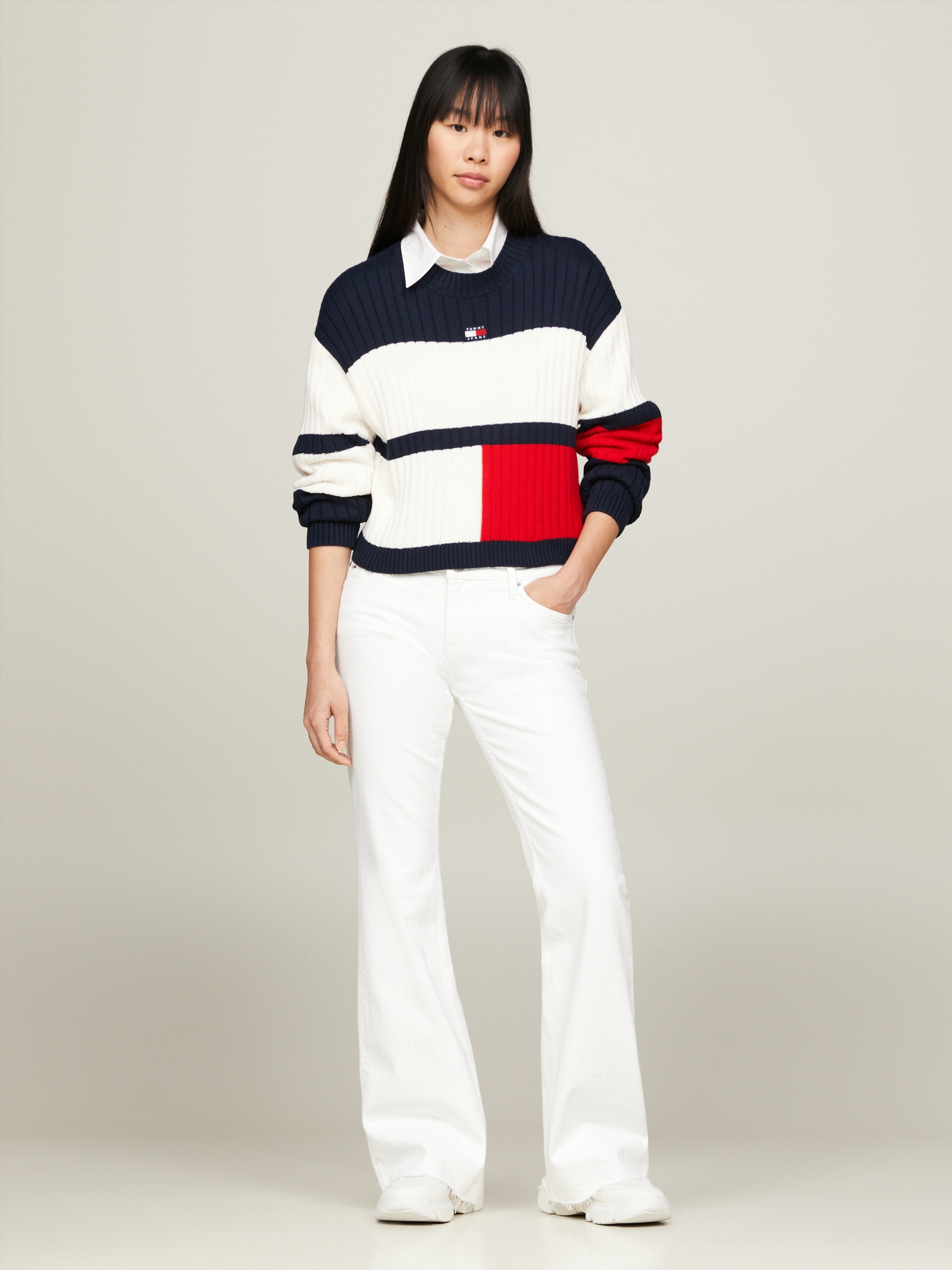 Tommy Jeans Bequeme Jeans »Sophie Low Wais Flare Wide«, mit Ledermarkenlabel