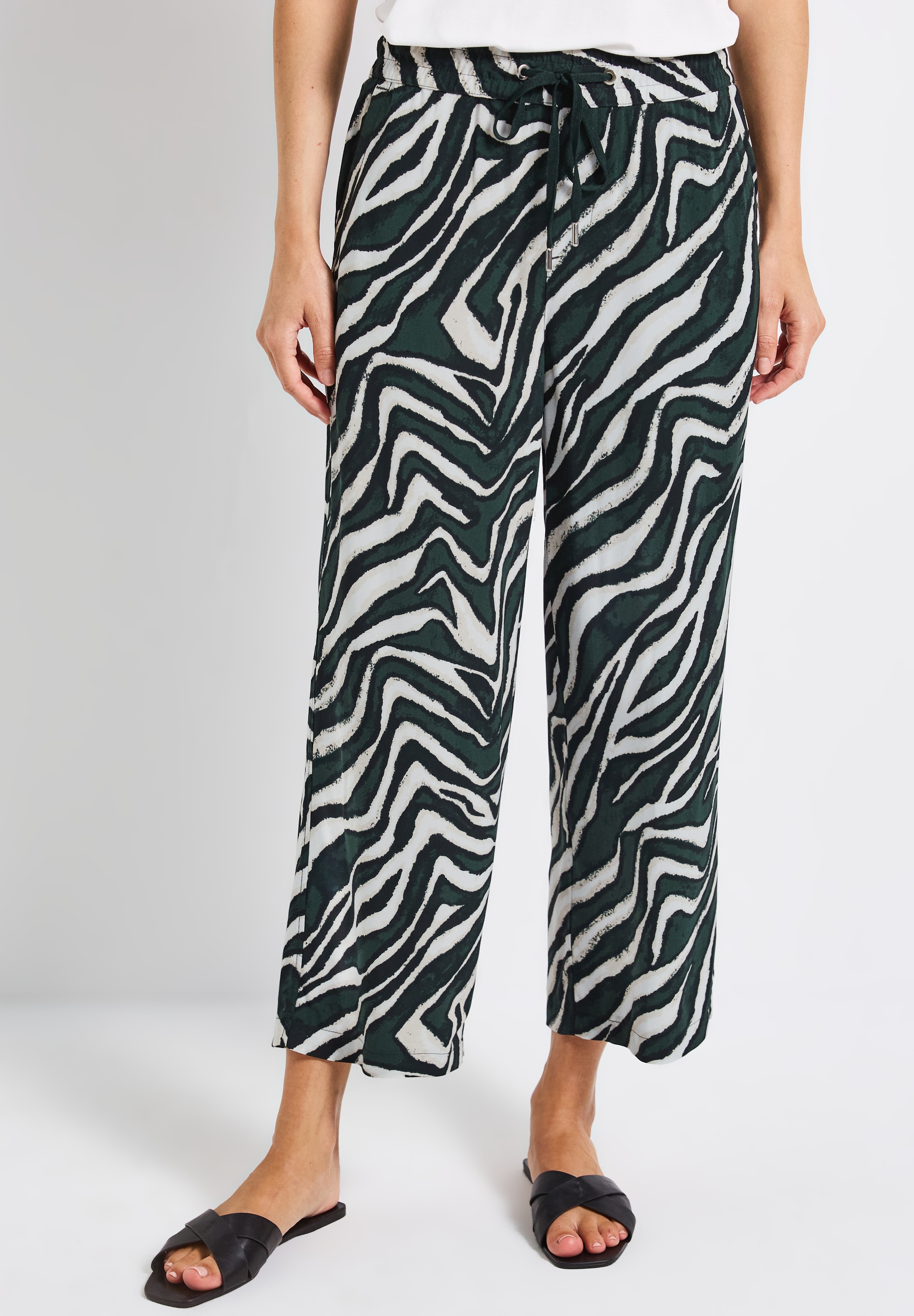 Image of STREET ONE Stoffhose "Style Emee" Sommerhose mit elastischem Bund und Tunnelzug, mit grafischem Muster