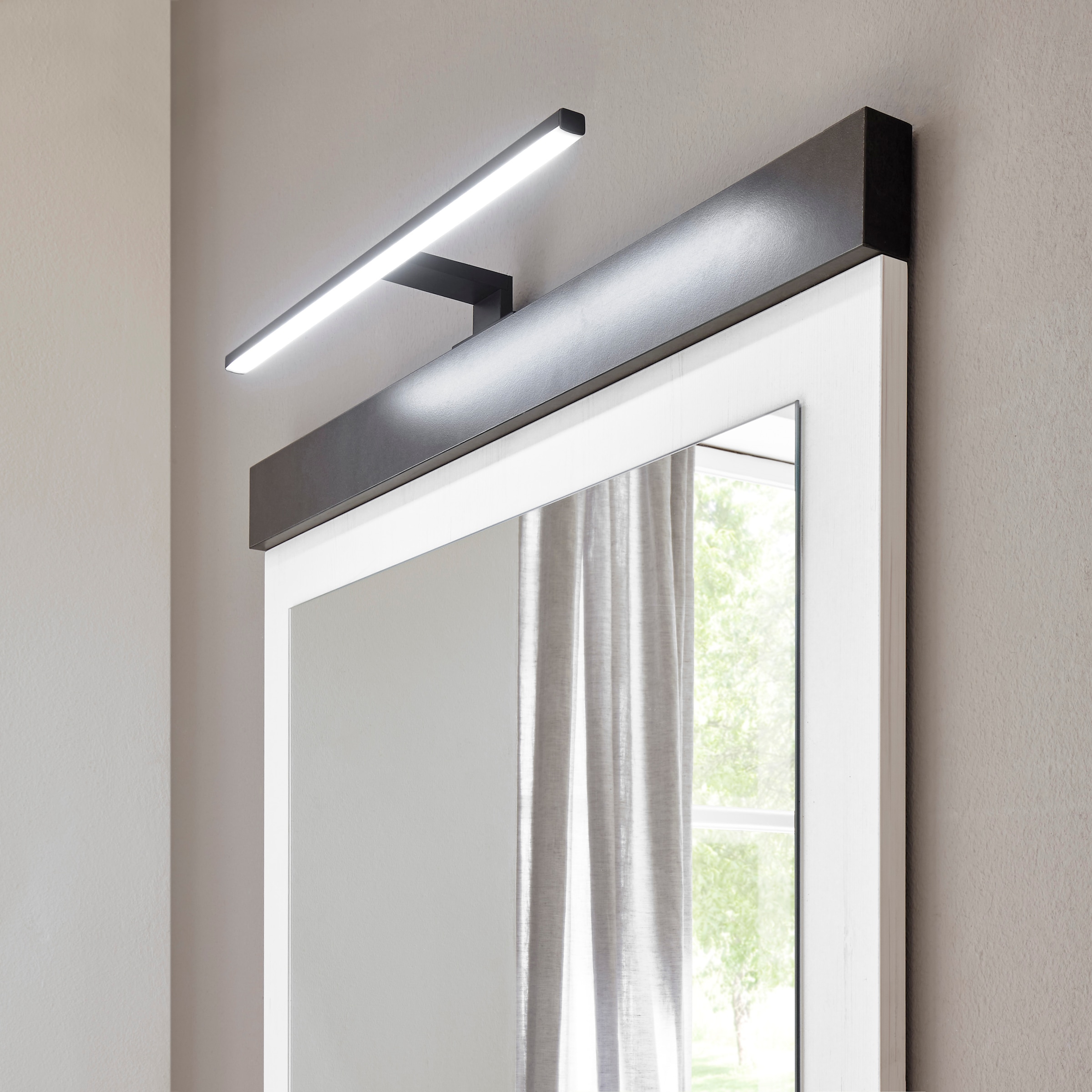 Home affaire Badspiegel »SHERWOOD, Spiegel im modernen Design«, (1 St.), in 2 Farben verfügbar, inkl. LED-Beleuchtung, mit Ablageboden