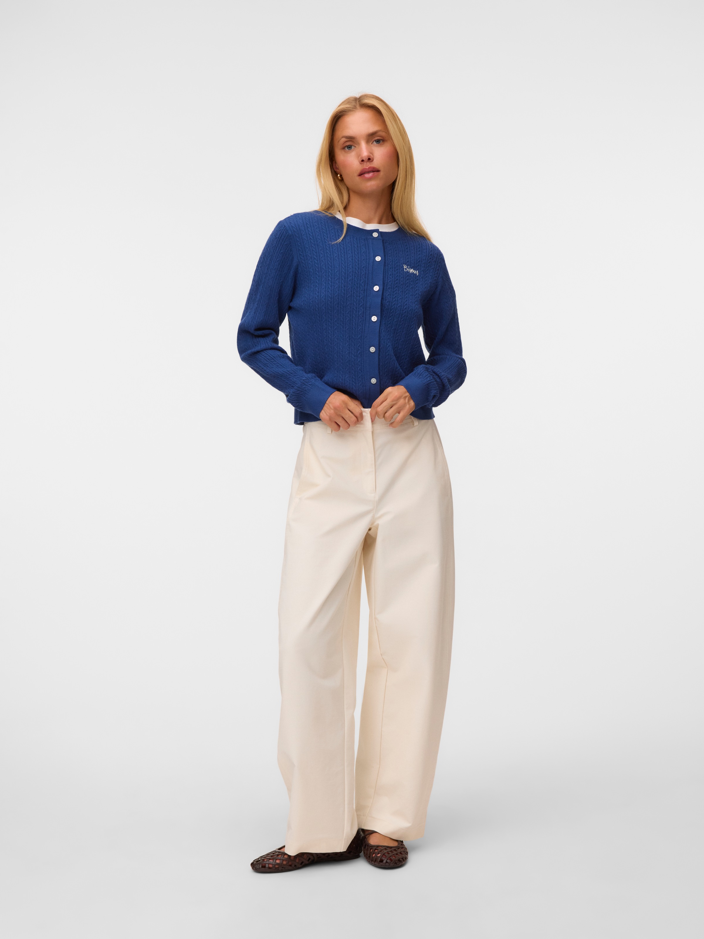 Vero Moda Veste en tricot »VMGOLD CABLE LS O-NECK CARDIGAN« mélange viscose, coupe régulière