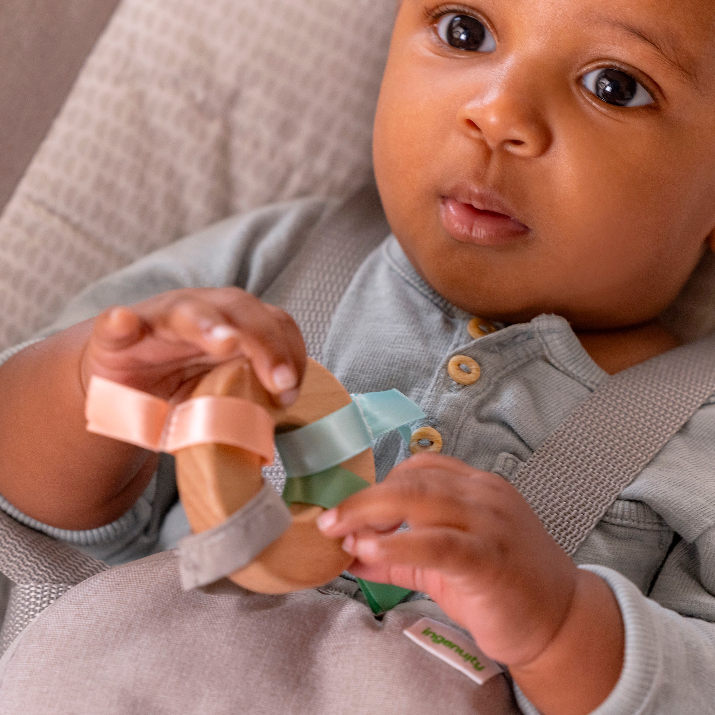 ingenuity Babywippe »Keep InMotion Automatic Rocking Seat - Soulful Skies« mit Sound-Effekt