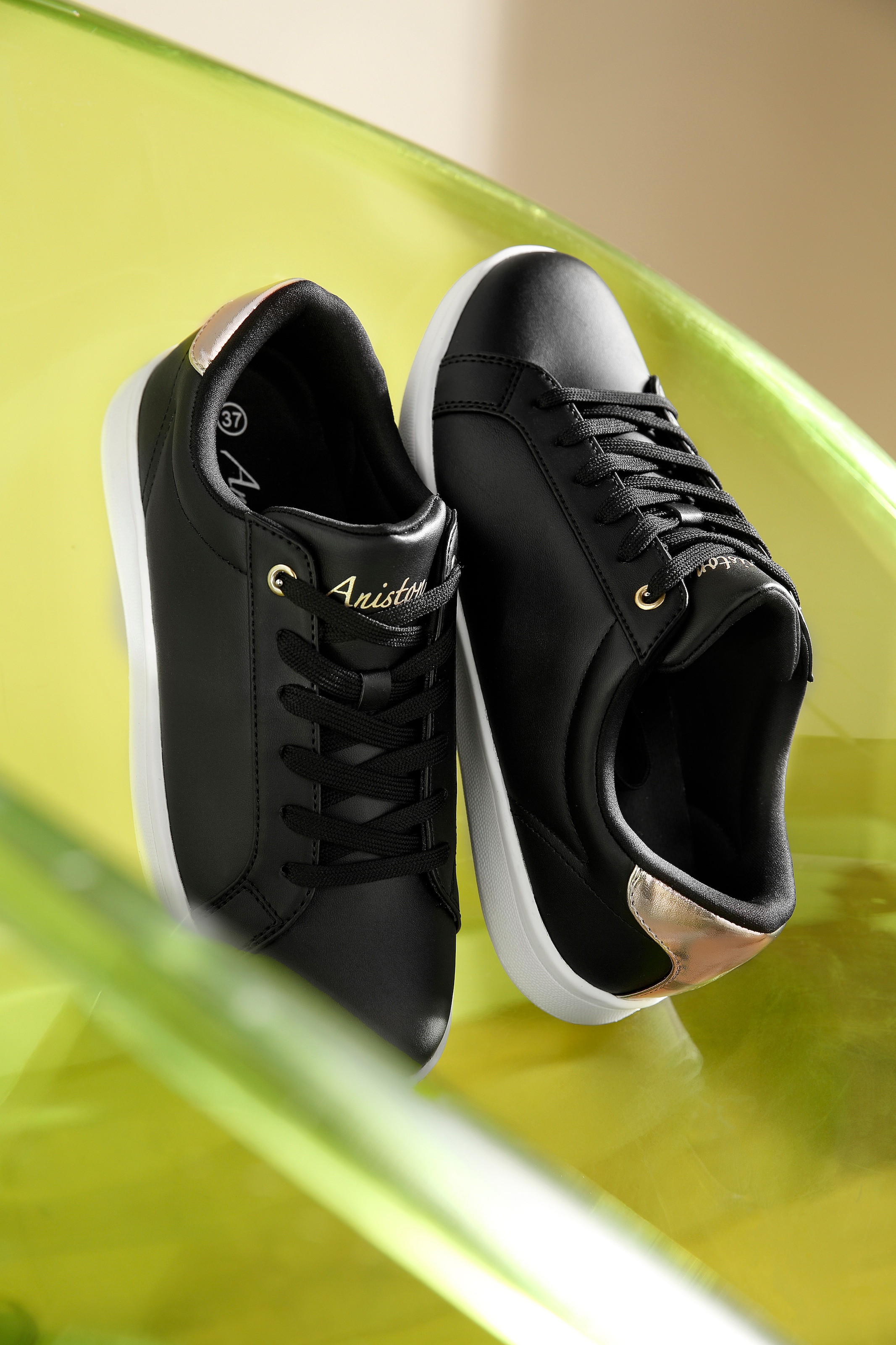 Aniston SHOES Sneakers  Schnürschuh, Freizeitschuh mit Metallic-Akzent - NEUE KOLLEKTION