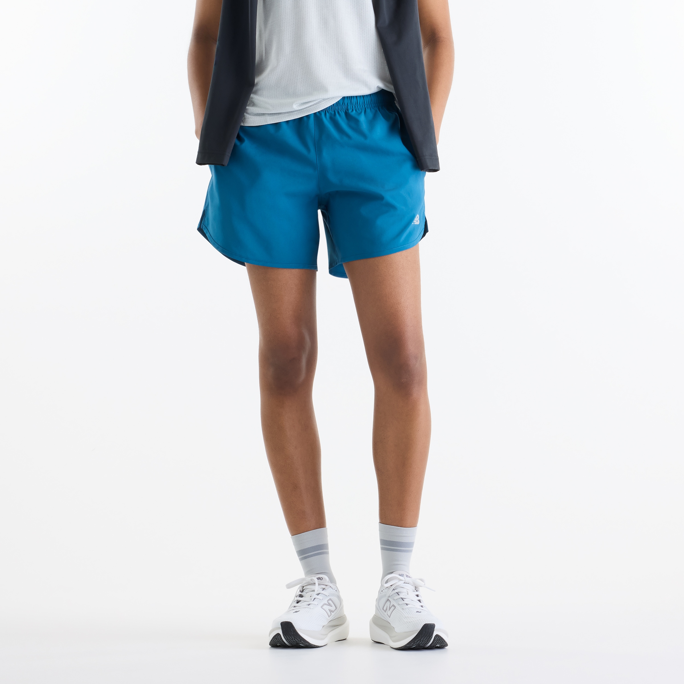 New Balance Laufshorts »SPORT ESSENTIAL SHORT 5«  mit seitlichen Einschubtaschen, aus Stretchmaterial, atmungsaktiv