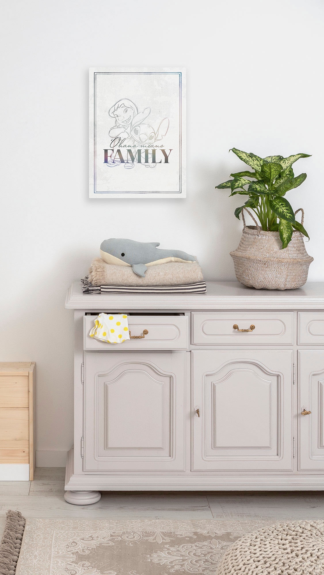 Komar Leinwandbild »Lilo & Stitch Family Goals - Grösse 30 x 40 cm«, Disney, (1 St., 30 x 40 cm (Breite x Höhe), Keilrahmenbild mit Echtholzrahmen, Kinderzimmer