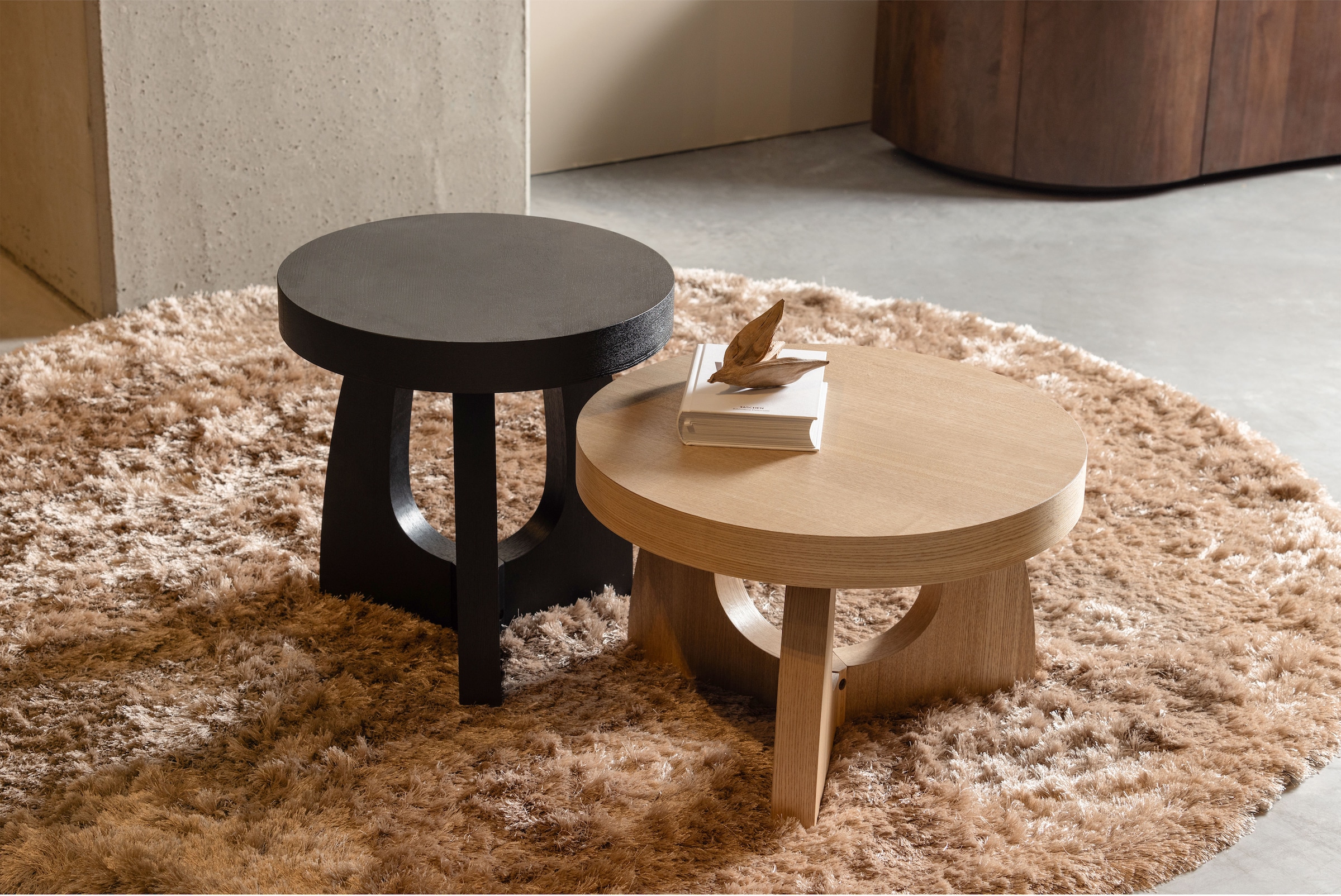 Image of WOOOD Beistelltisch "Tala aus MDF mit Eschenfurnier-Deckschicht Ø55x35 cm" Tragkraft 25 kg, Furnier gebeizt und schutzlackiert, gerade Maserung