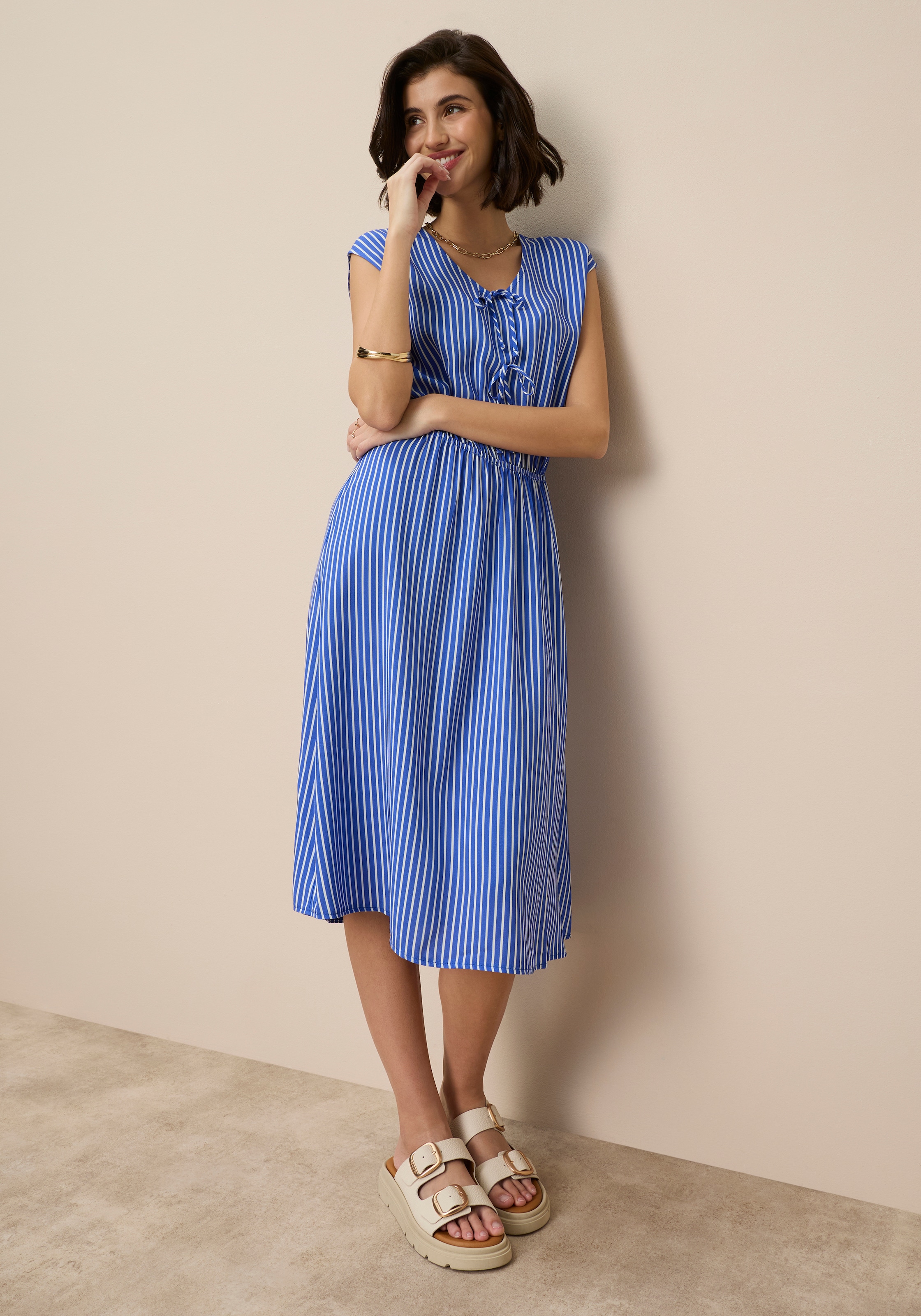 Image of Tamaris Midikleid "mit luftigem Tragegefühl" mit Schleifendetails und taillierter Silhouette