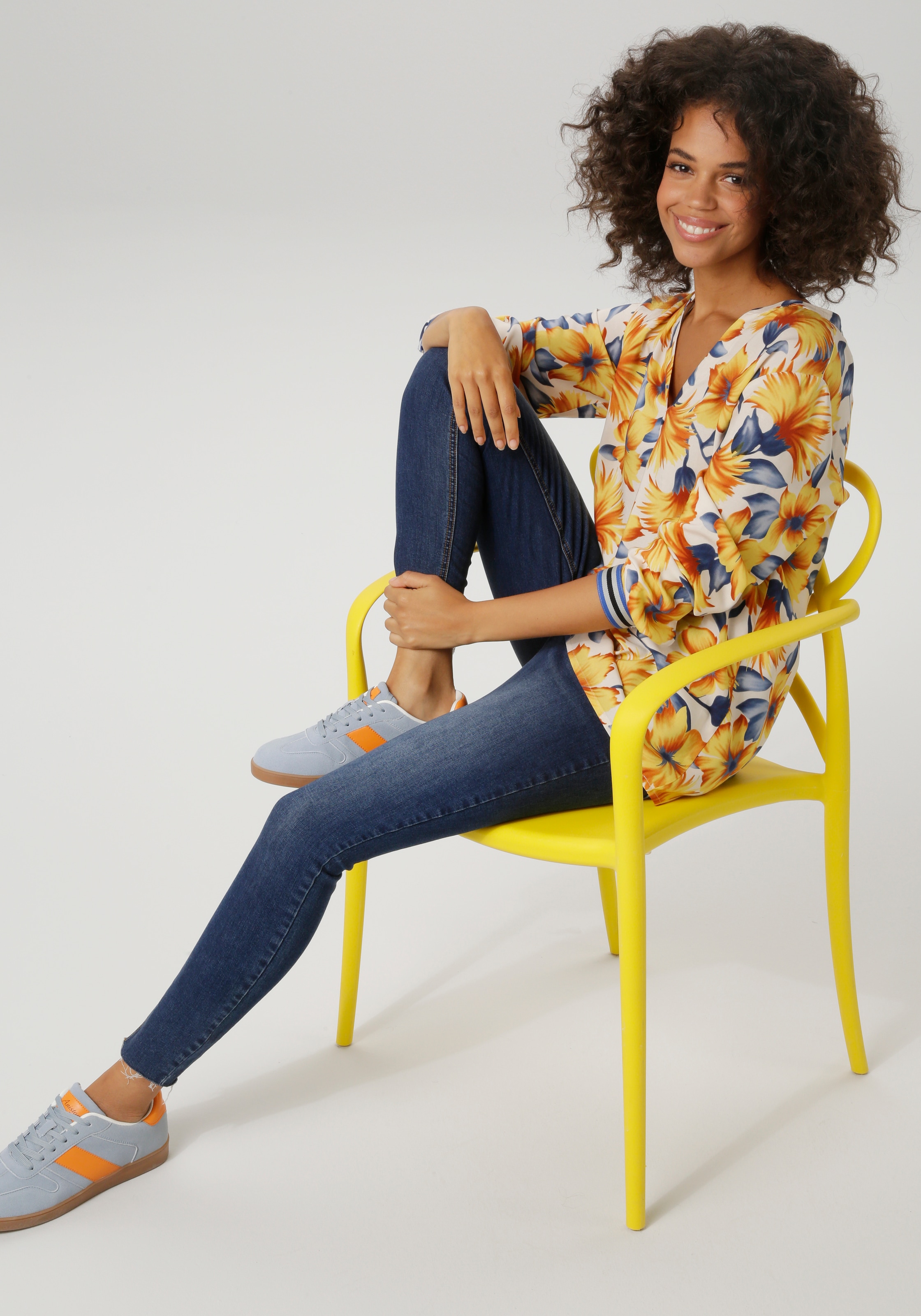 Aniston CASUAL Schlupfbluse mit farbharmonischen, grossflächigen Blüten bedruckt - NEUE KOLLEKTION