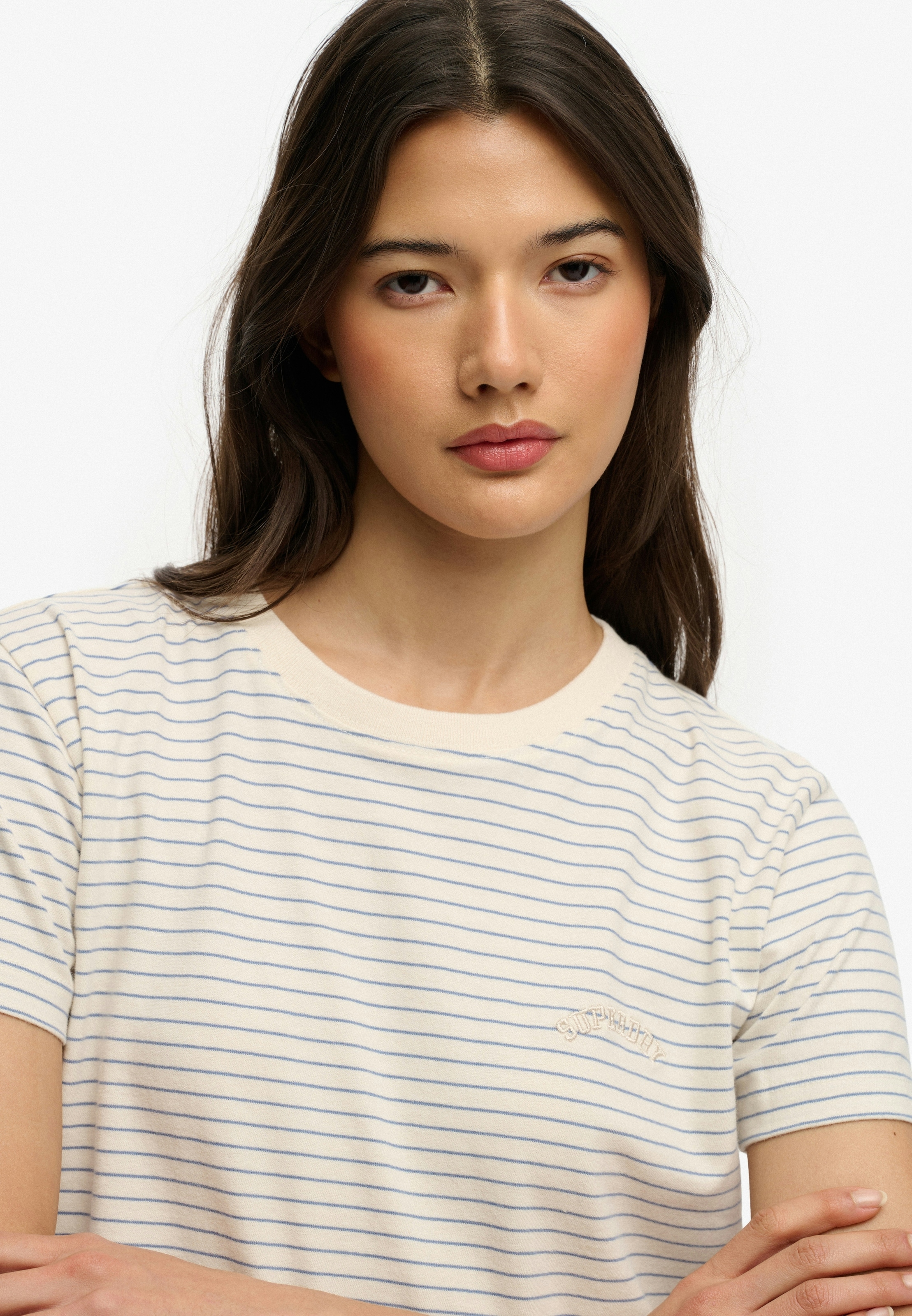 Superdry T-shirt »ESSENTIAL LOGO STR FITTED TEE« agréable à porter grâce à une texture particulièrement douce