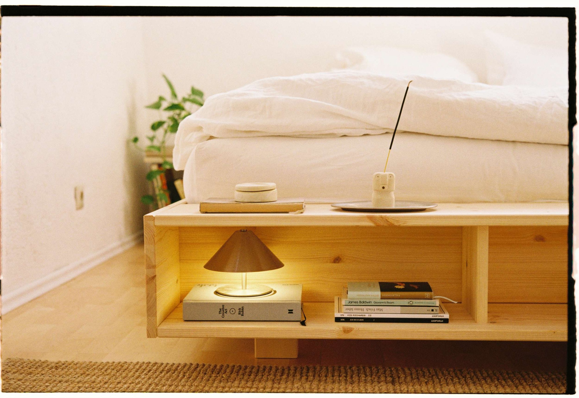 Karup Design Lit de rangement »Merge Bed Bettgestell m. integrierter Bank m. Stauraum, mehrere Grössen« inkl. Lattenrost, excl. Matratze, FSC®-zertifiziertes Massivholz