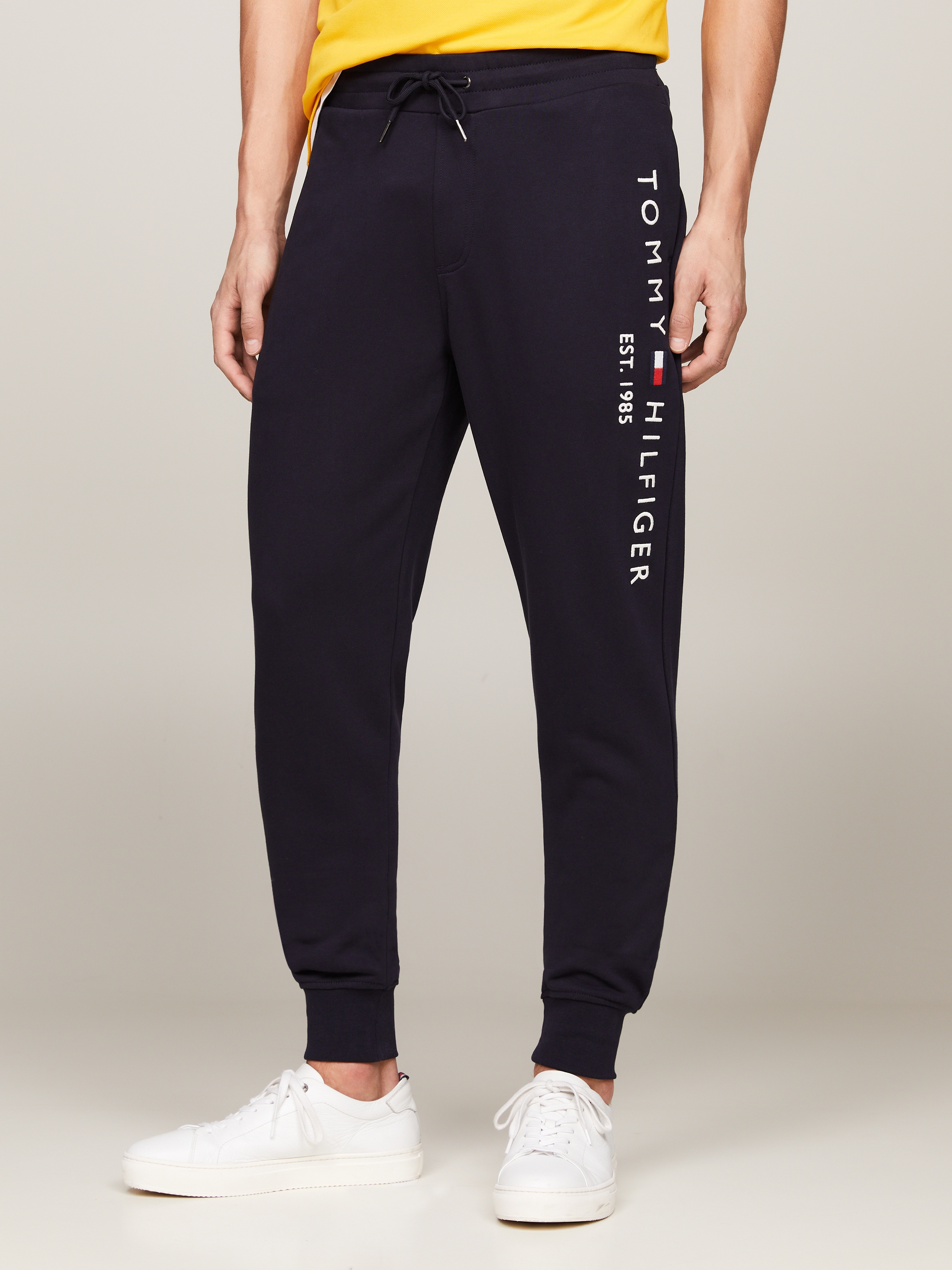 Sweathose »BASIC BRANDED SWEATPANTS«, mit grossem Tommy Hilfiger Schriftzug