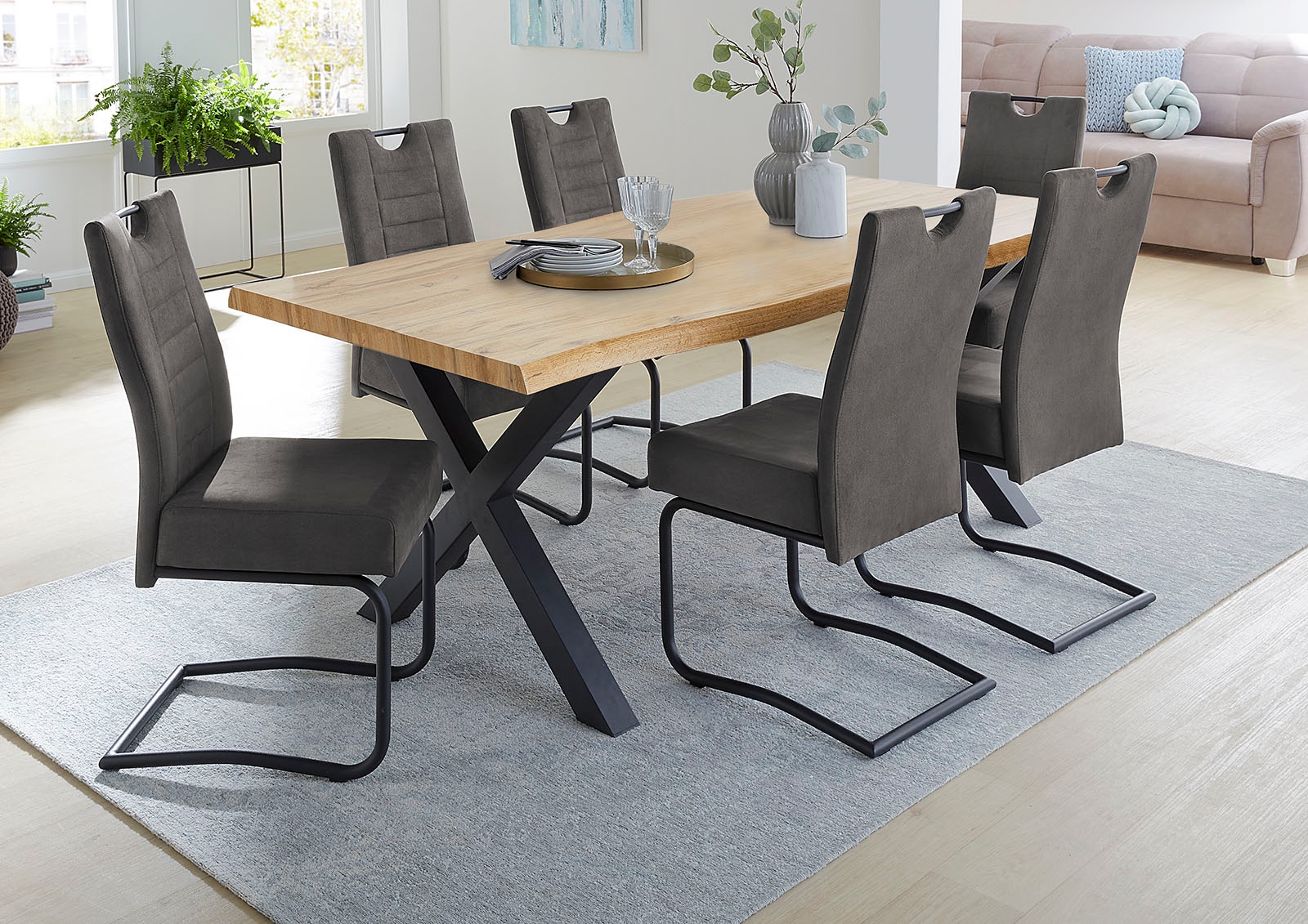 Jockenhöfer Gruppe Esstisch »Marlon« geschwungene Baumkantenoptik und schwarzes Untergestell