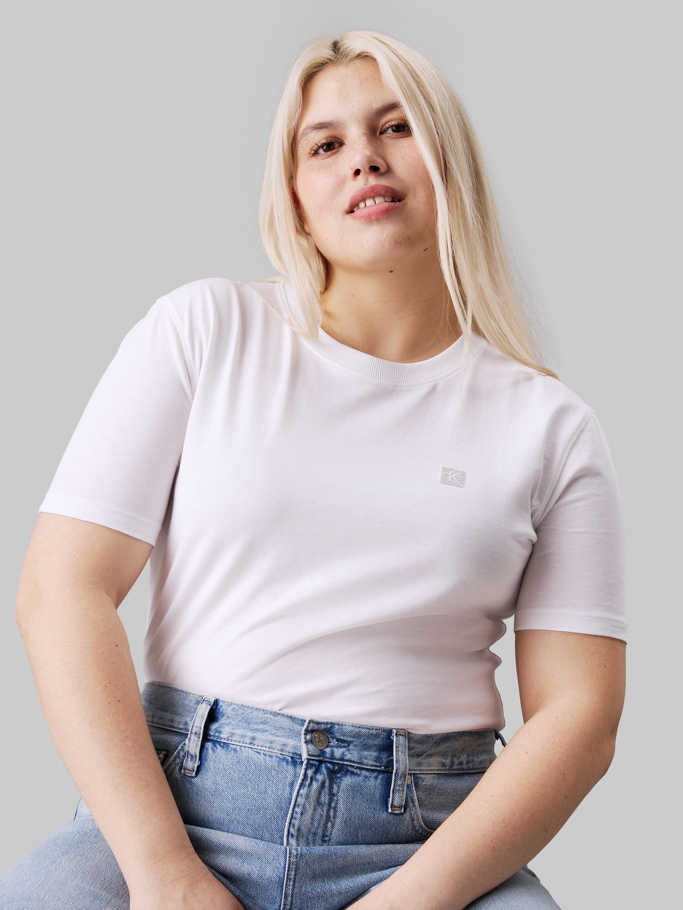 Calvin Klein Jeans Plus T-Shirt »PLUS CK EMBRO BADGE REGULAR TEE«, in Grossen Grössen und Markenlabel-calvin klein jeans plus	 1