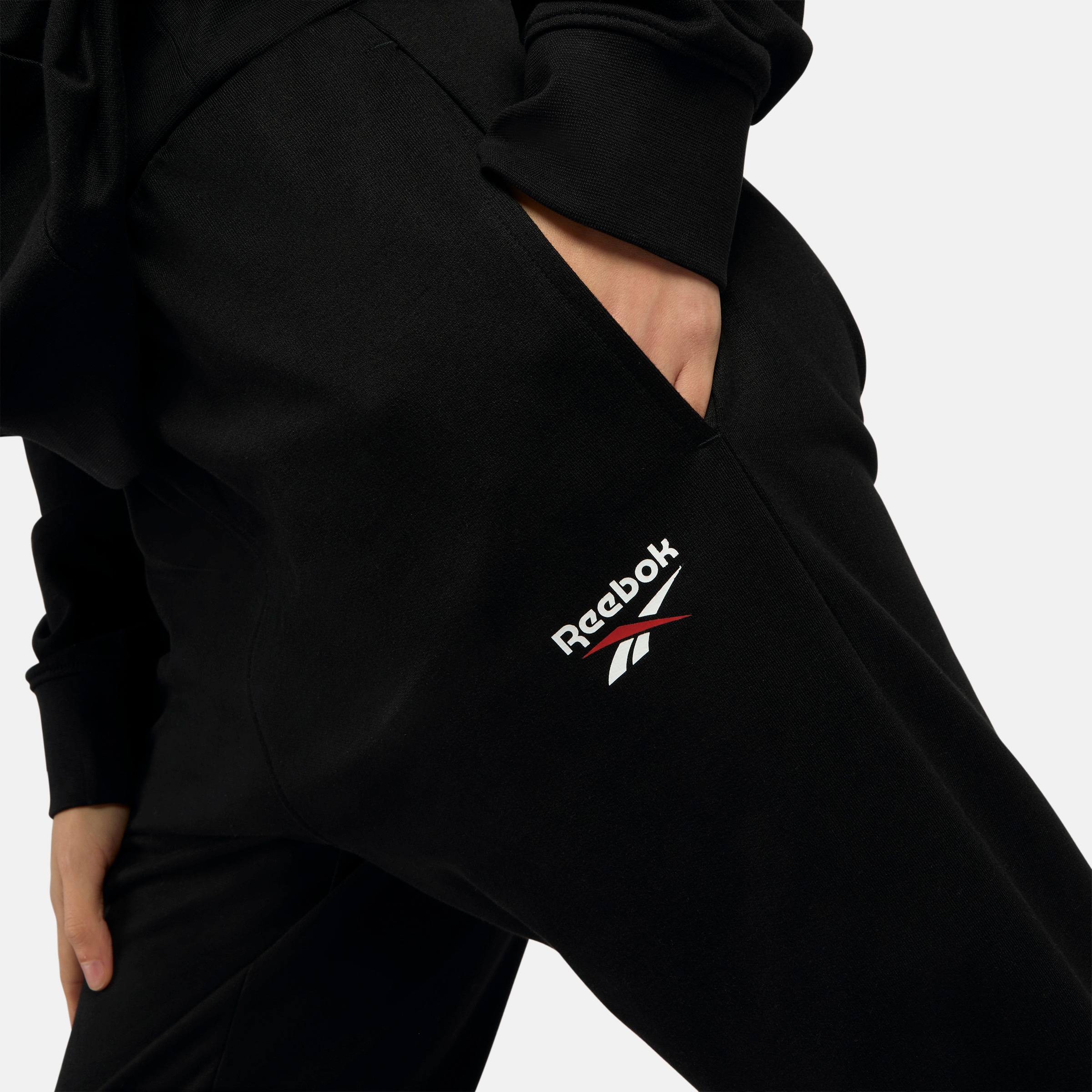 Reebok Jogginghose »ID SMALL LOGO FRENCH TERRY PANT«  sportlicher Stil, für Sport und Freizeit, aus Baumwolle