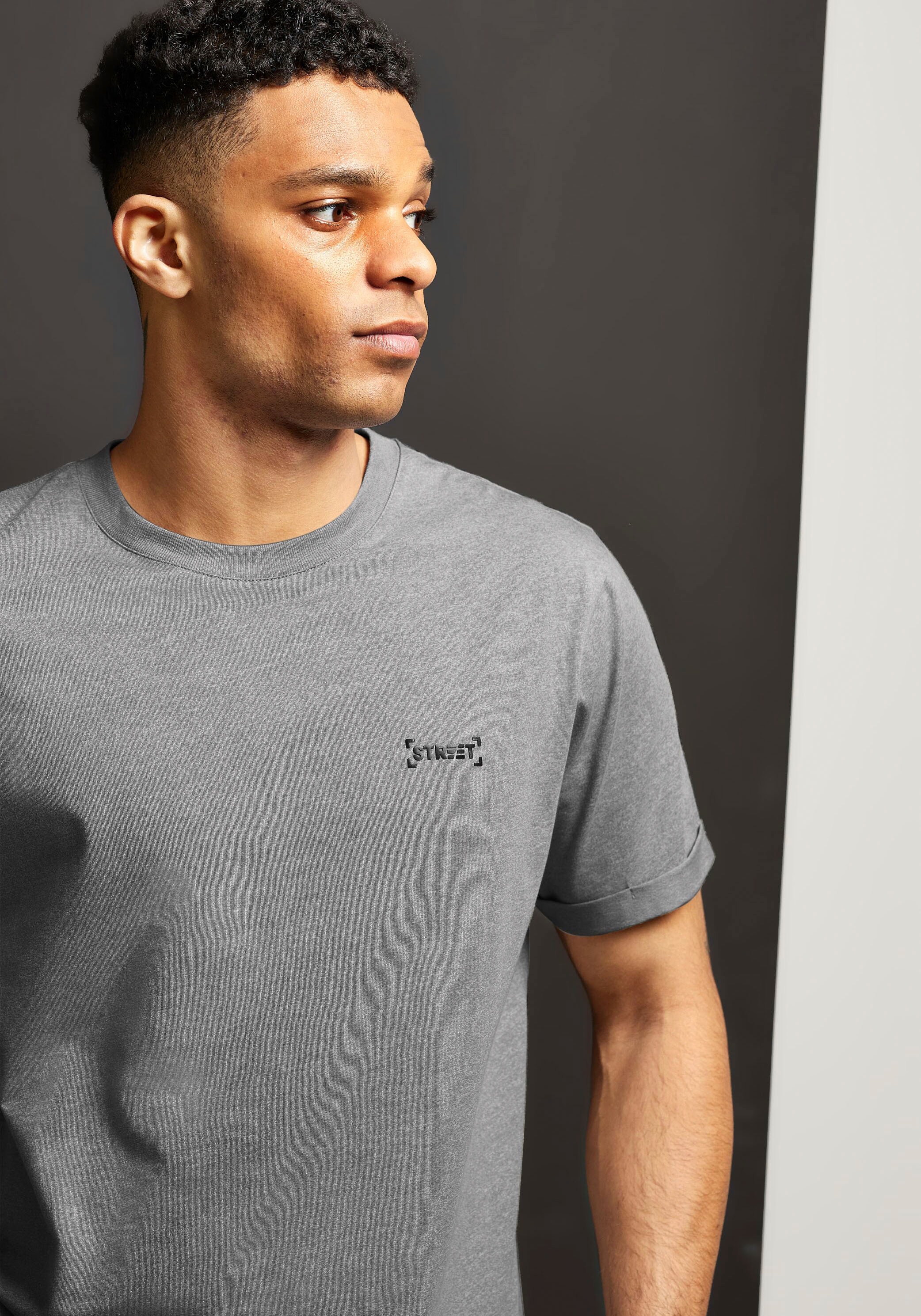 STREET ONE MEN T-Shirt, mit Markenlabel auf der Brust