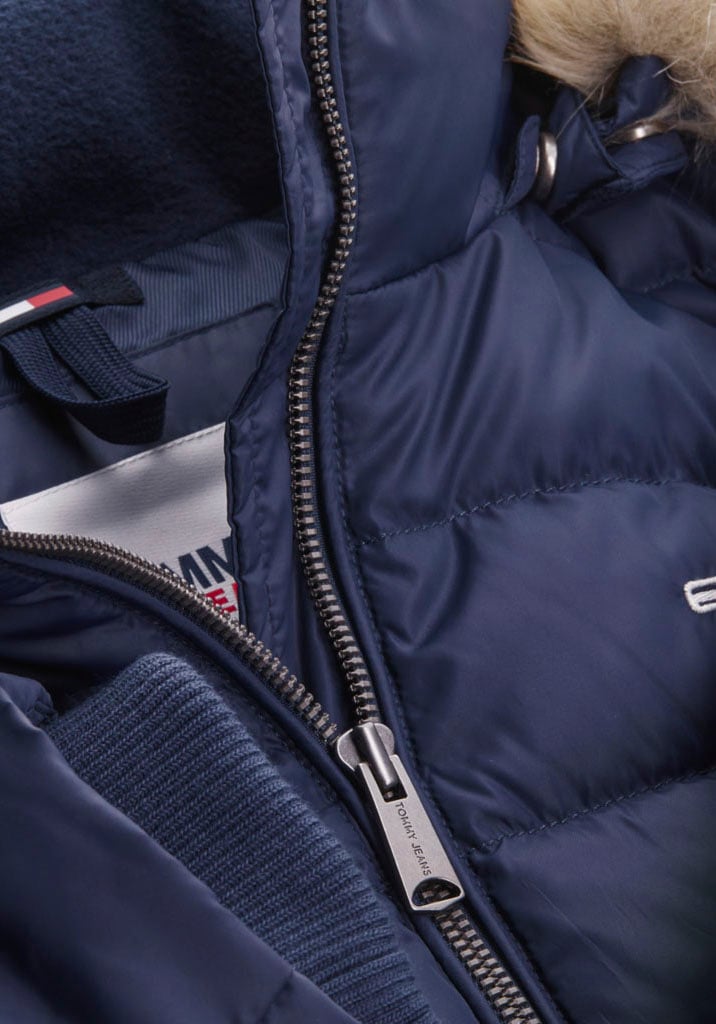 Tommy Jeans Daunenjacke »BASIC HOODED DOWN JACKET«, mit Kapuze, mit Fellimitat an der Kapuze & Tommy Jeans Logo-Flag