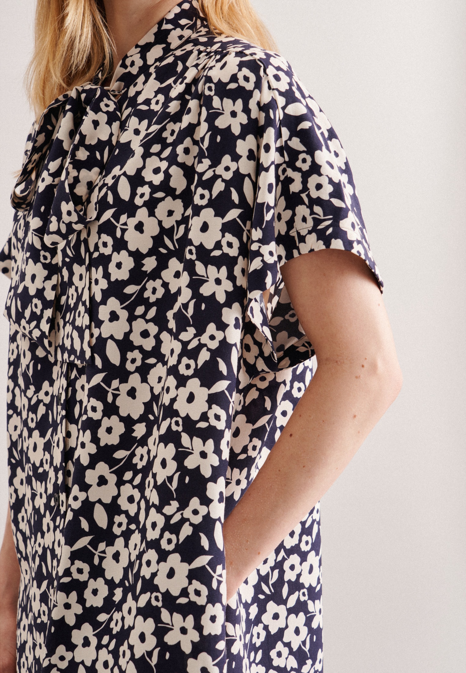 seidensticker Sommerkleid »Schwarze Rose«, Kurzarm Kragen Druck