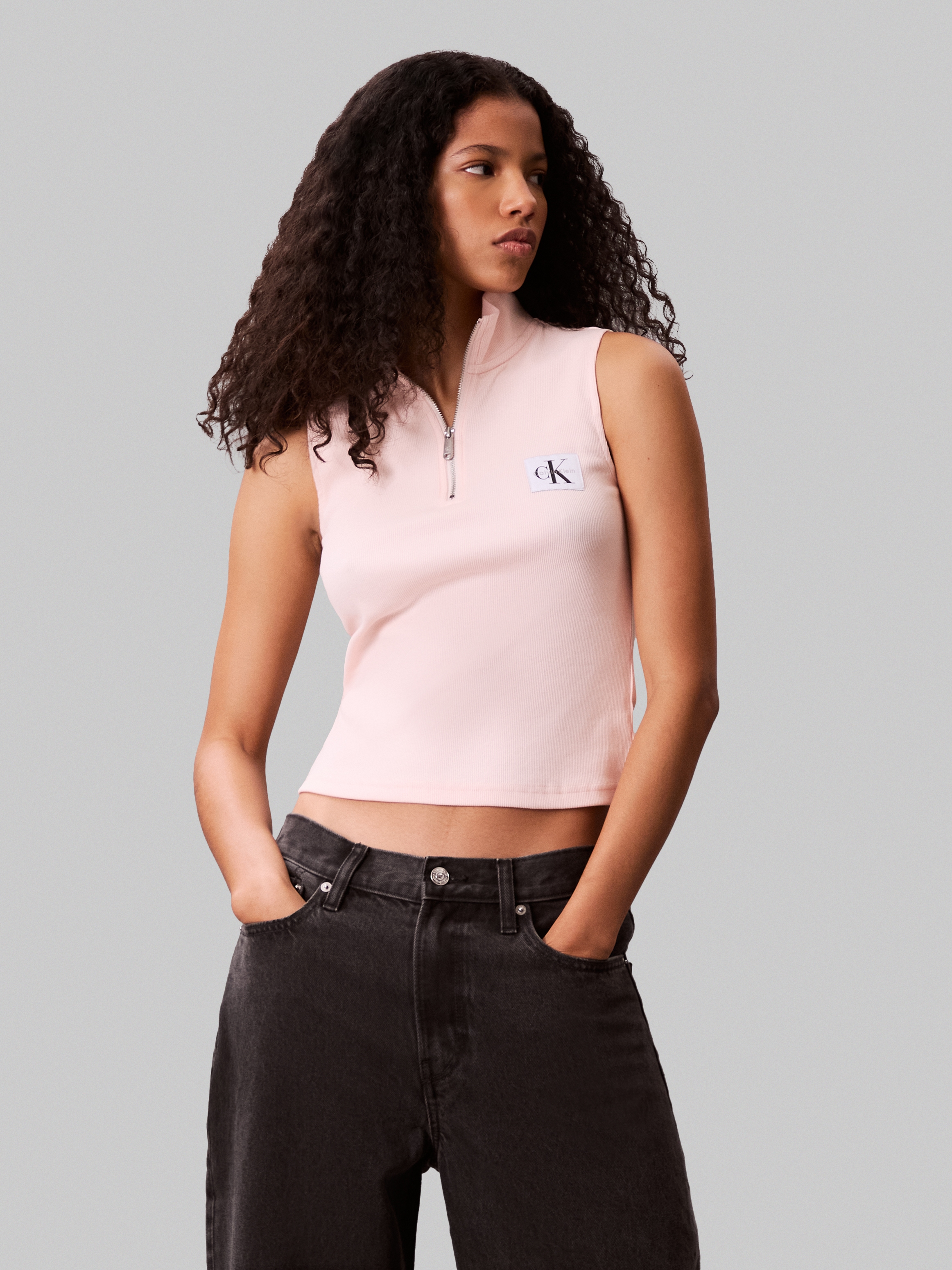 Calvin Klein Jeans Tanktop »A- WOVEN LABEL SL QZ TOP«, Mit Rundhalsausschnitt