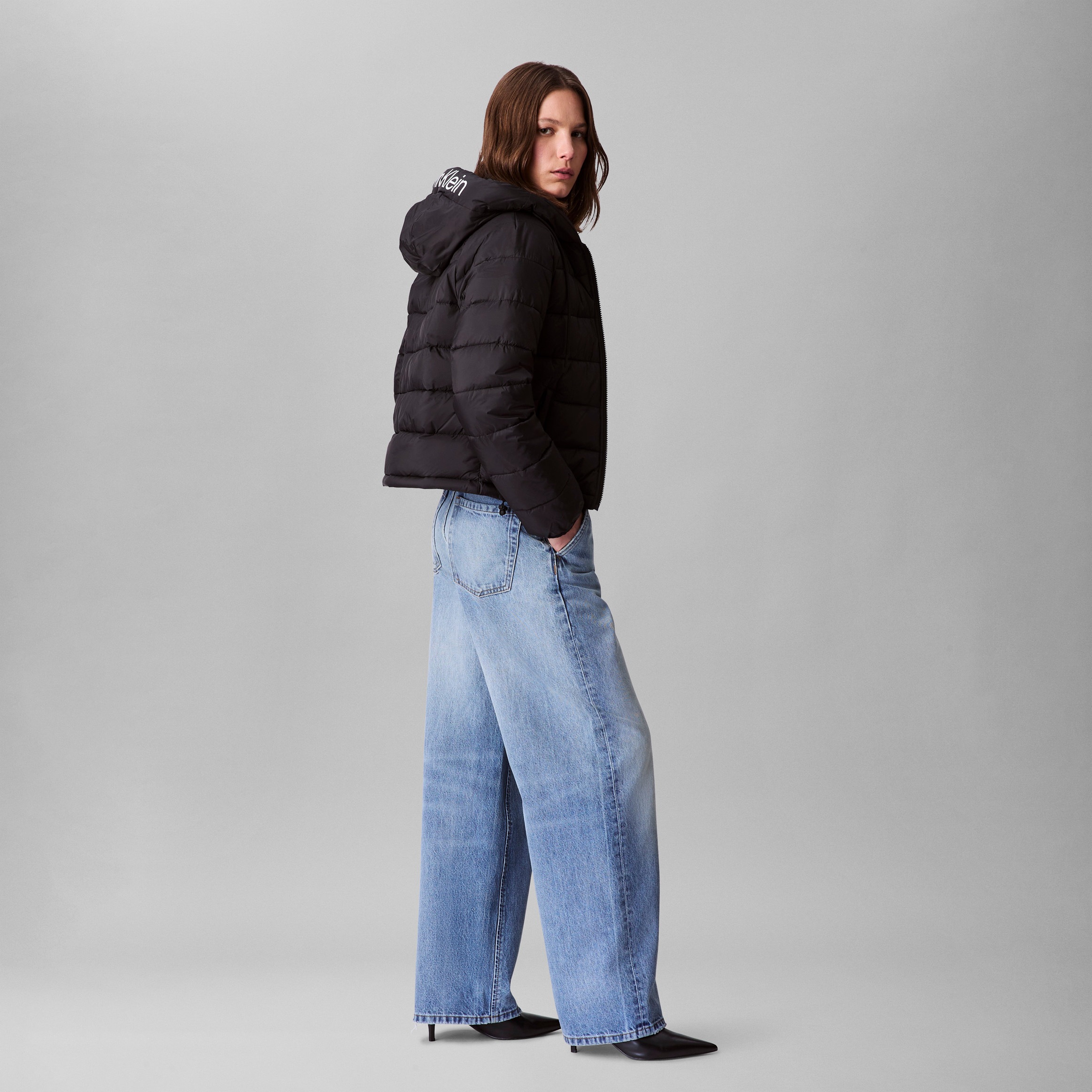 Calvin Klein Jeans Steppjacke »LIGHTWEIGHT LOGO PUFFER«, mit Kapuze, Mit Rundhalsausschnitt
