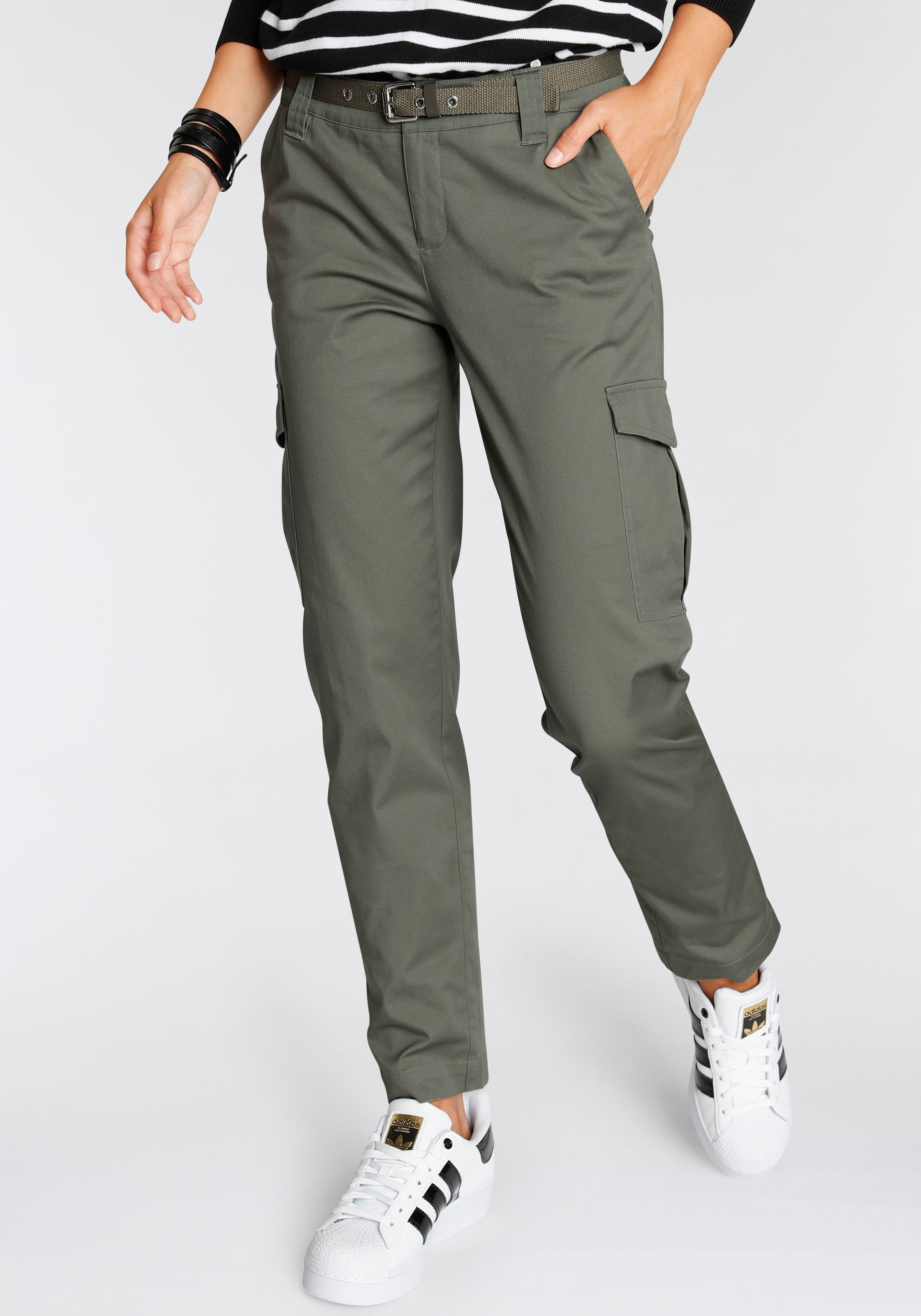 Image of AJC Chinohose, mit trendigen Taschen am Bein inkl. Gürtel bei Ackermann Versand Schweiz