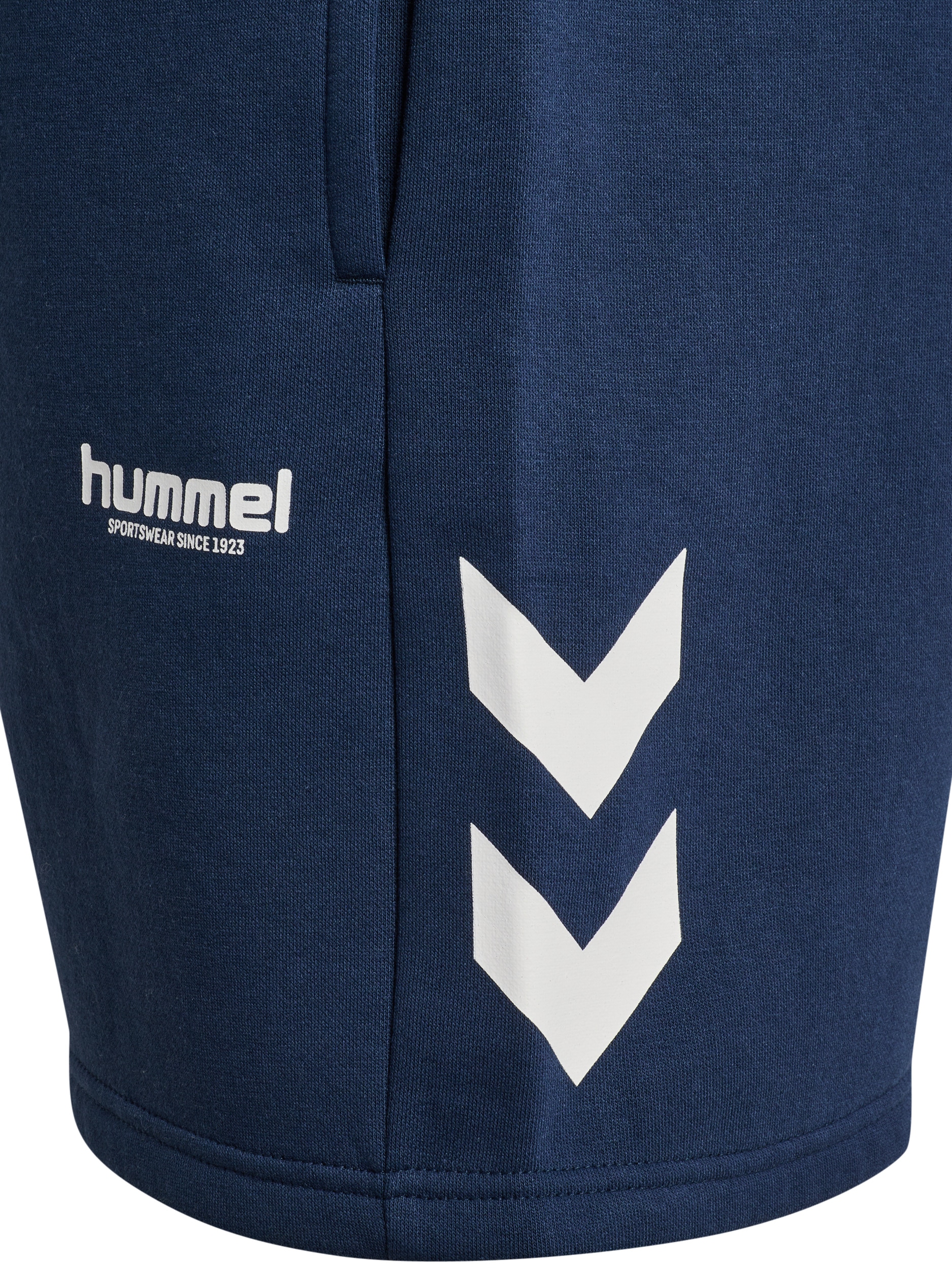 hummel Sweatshorts »HMLLEGACY 2.0 SHORTS«  en coton et polyester, séchage rapide, style sportif