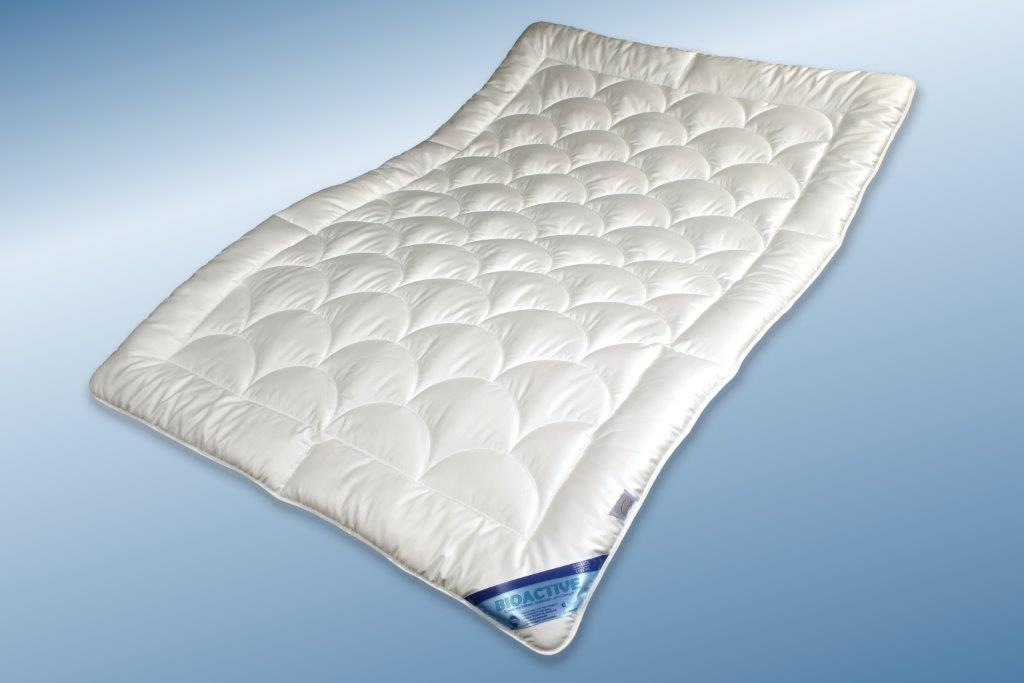 Image of Kyburz Einziehdecke »Bio Aktiv«, normal, Füllung 100% Polyester Markenhohlfaser Trevira Bioactiv, Bezug 100% Baumwolle Edel-Satin, (1 St.) bei Ackermann Versand Schweiz