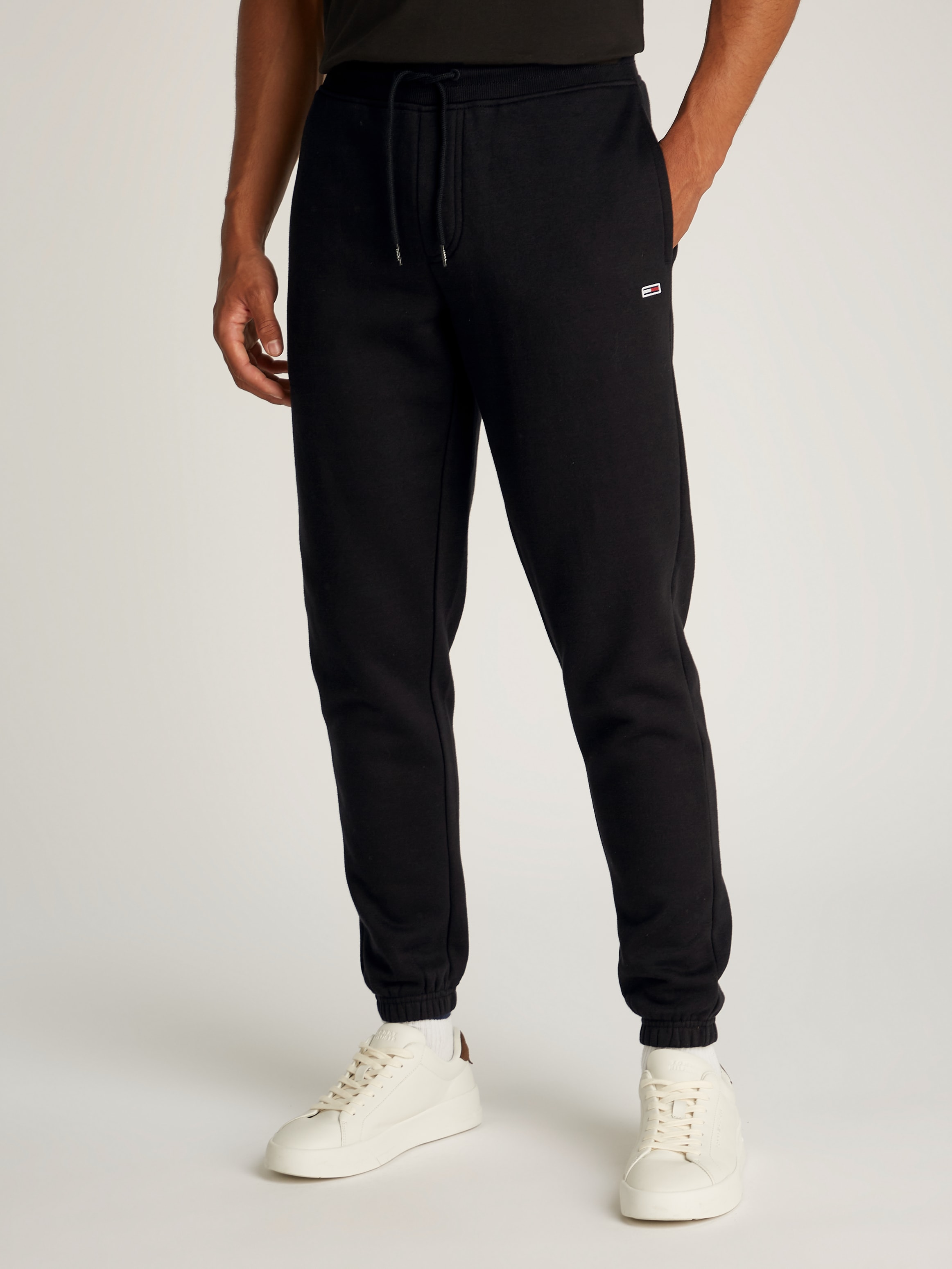 Tommy Jeans Sweathose »TJM SLIM S FLAG SWEATPANT«, Mit Kordelzug