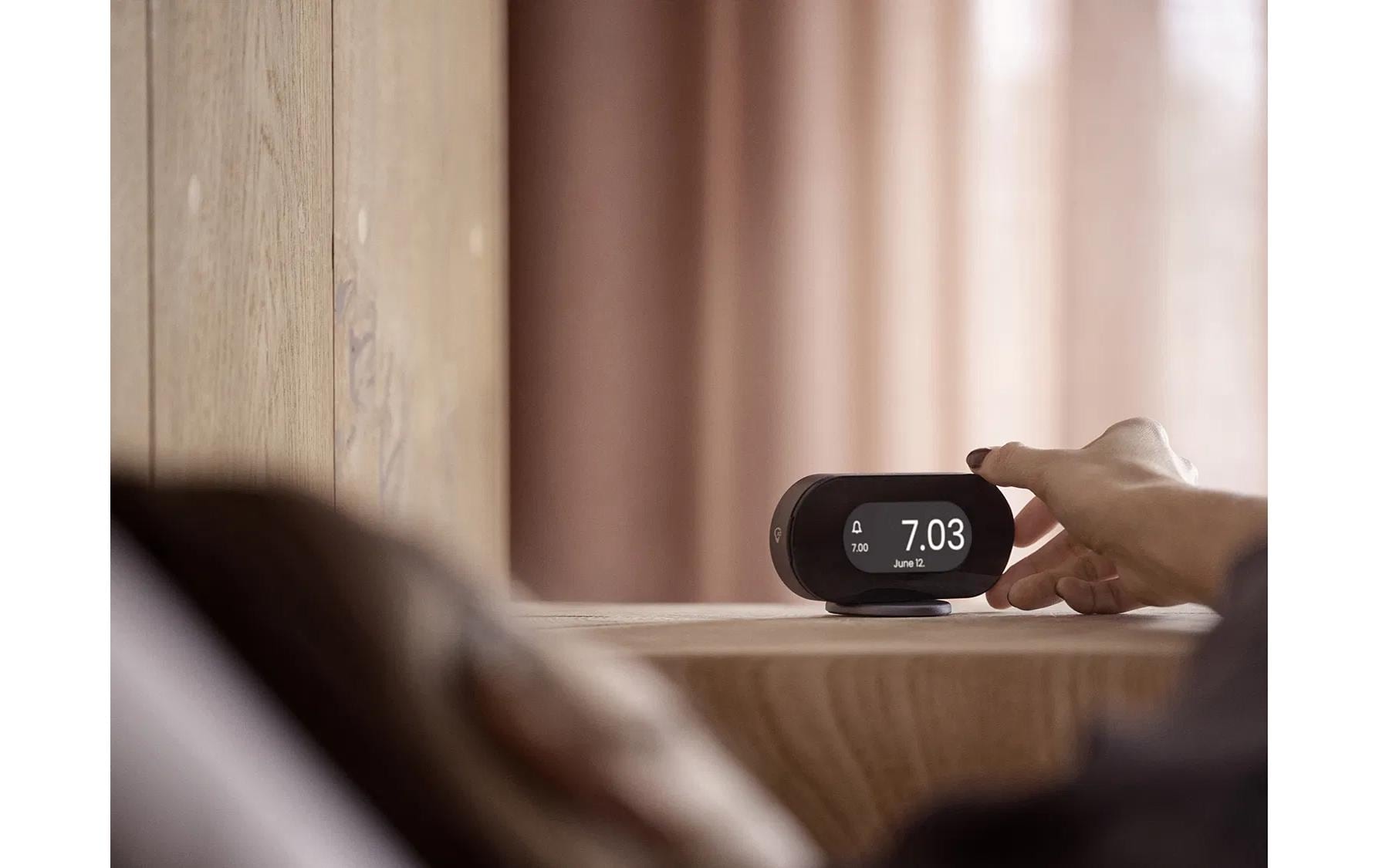 Jacob Jensen Wecker Kompakter digitaler Wecker mit E-Ink-Display