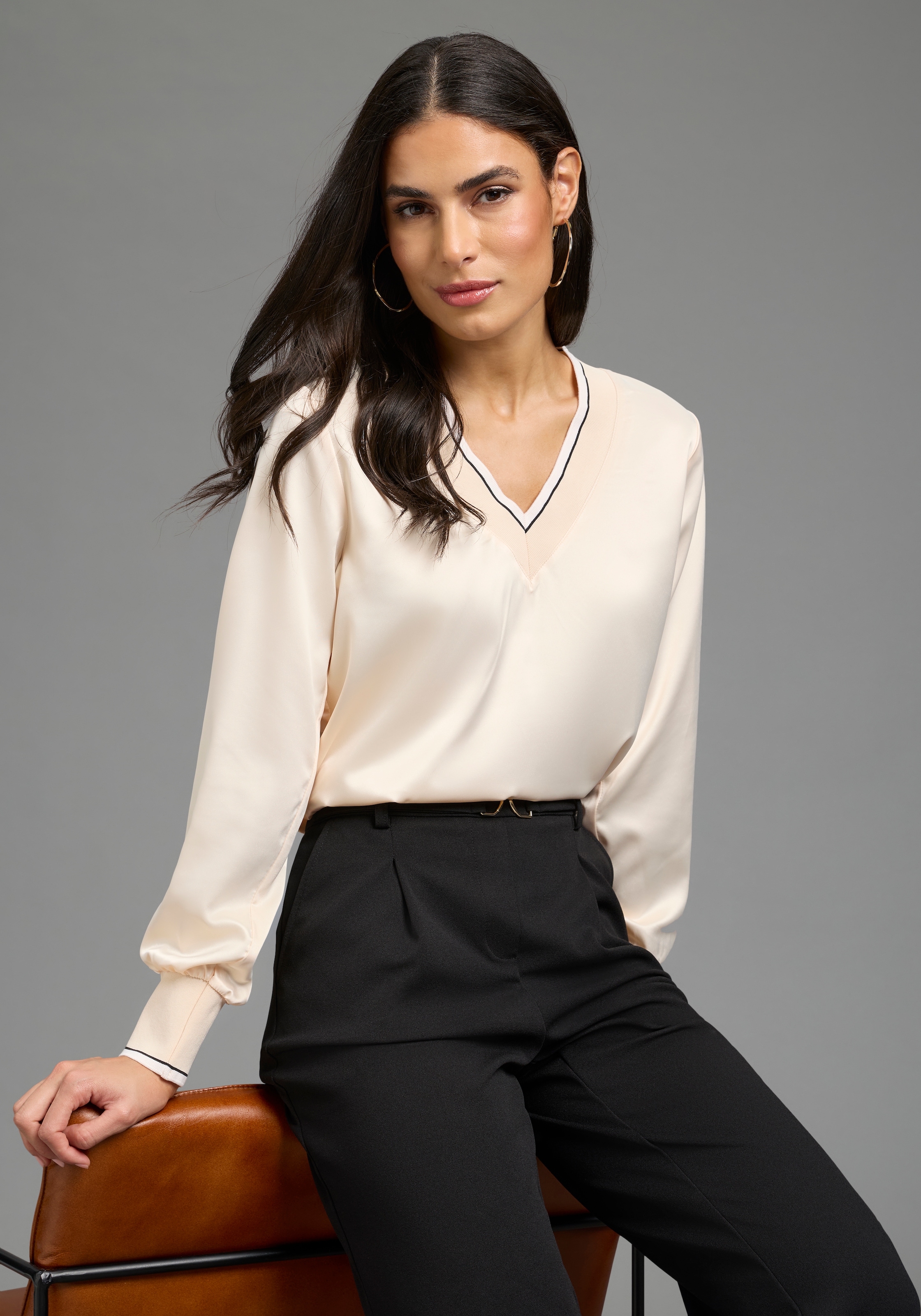 Image of Laura Scott Satinbluse Glänzender Stoff, Langarm mit Rippbündchen, figurumspielende Passform