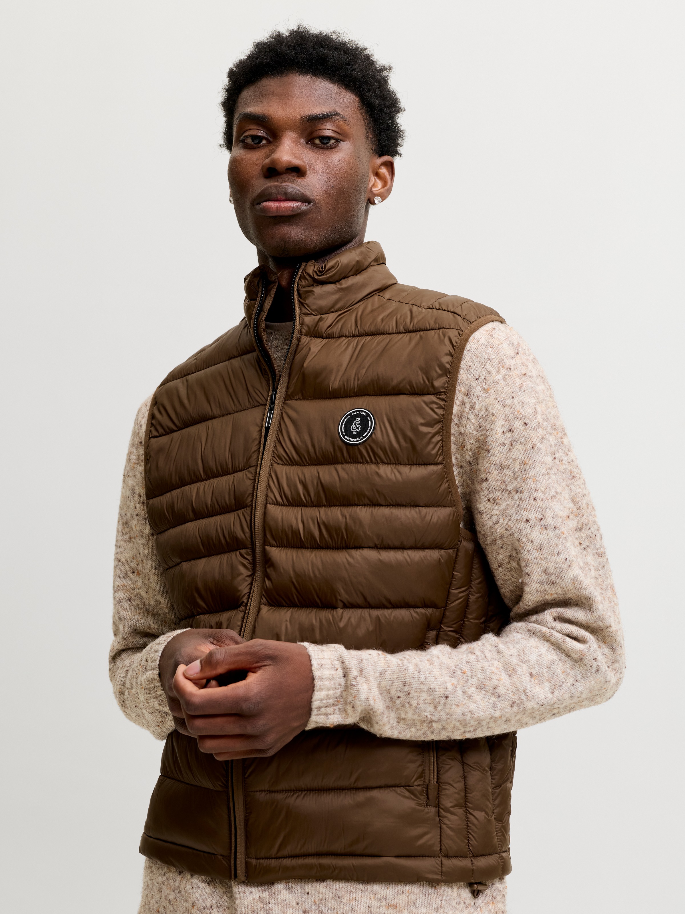 Jack & Jones Gilet matelassé »JJEKINGSLEY LIGHT BODYWARMER COLLAR NOOS« fibre synthétique, coupe régulière