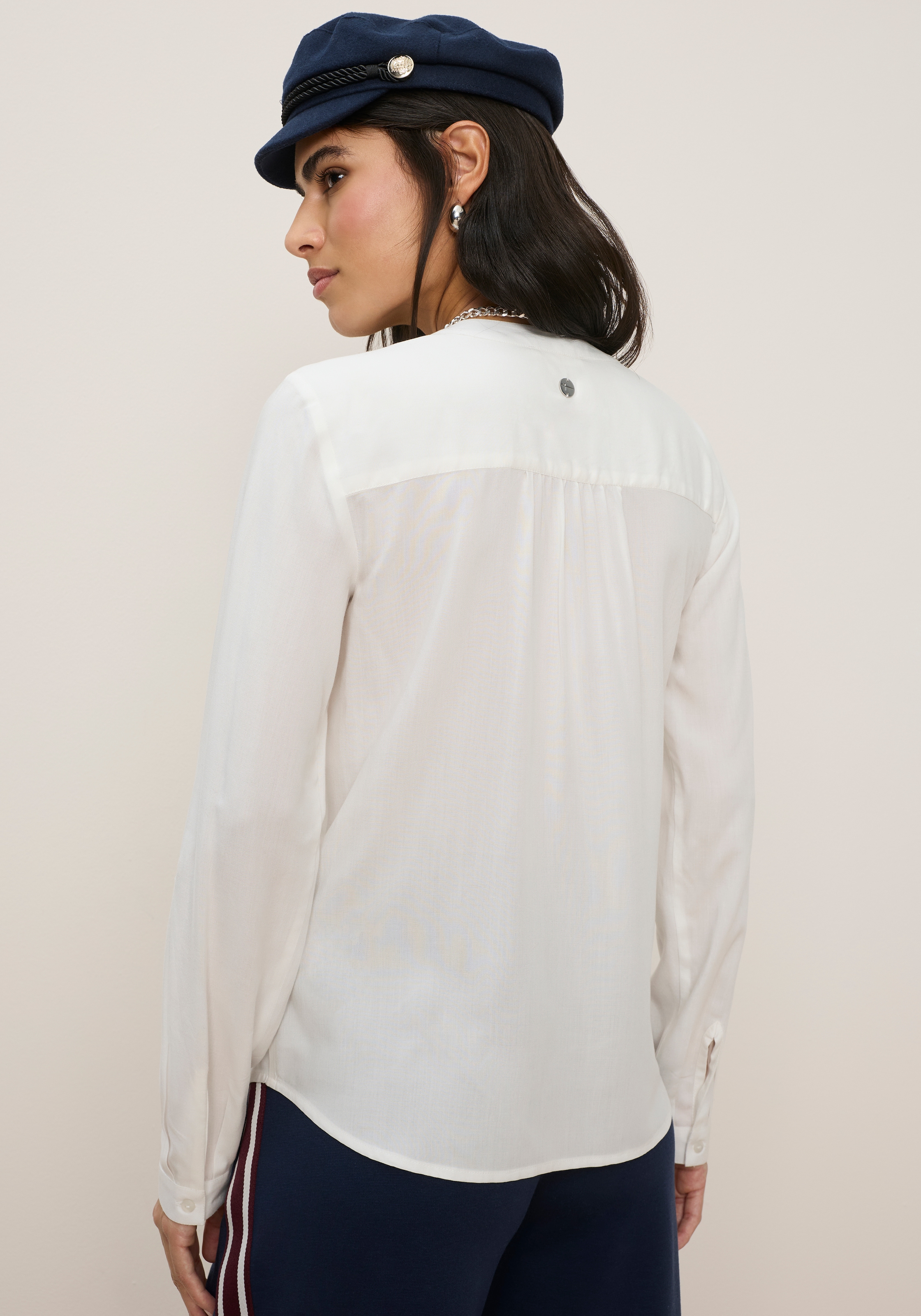 Tamaris Chemisier à chemise »mit lockerem Schnitt, aus fliessender Viskose-Qualität« avec manches retroussables
