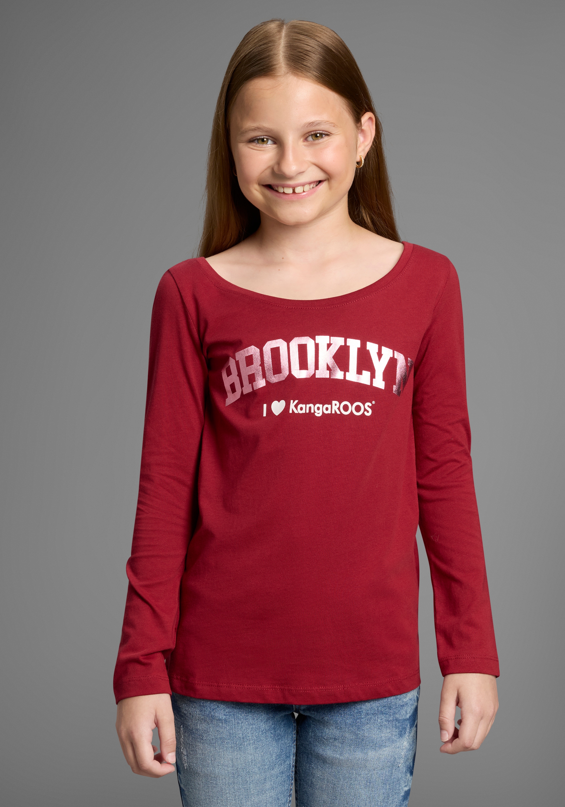 Image of KangaROOS Langarmshirt "Shirt mit BROOKLYN Print" Trendiger Frontprint, U-Boot Ausschnitt