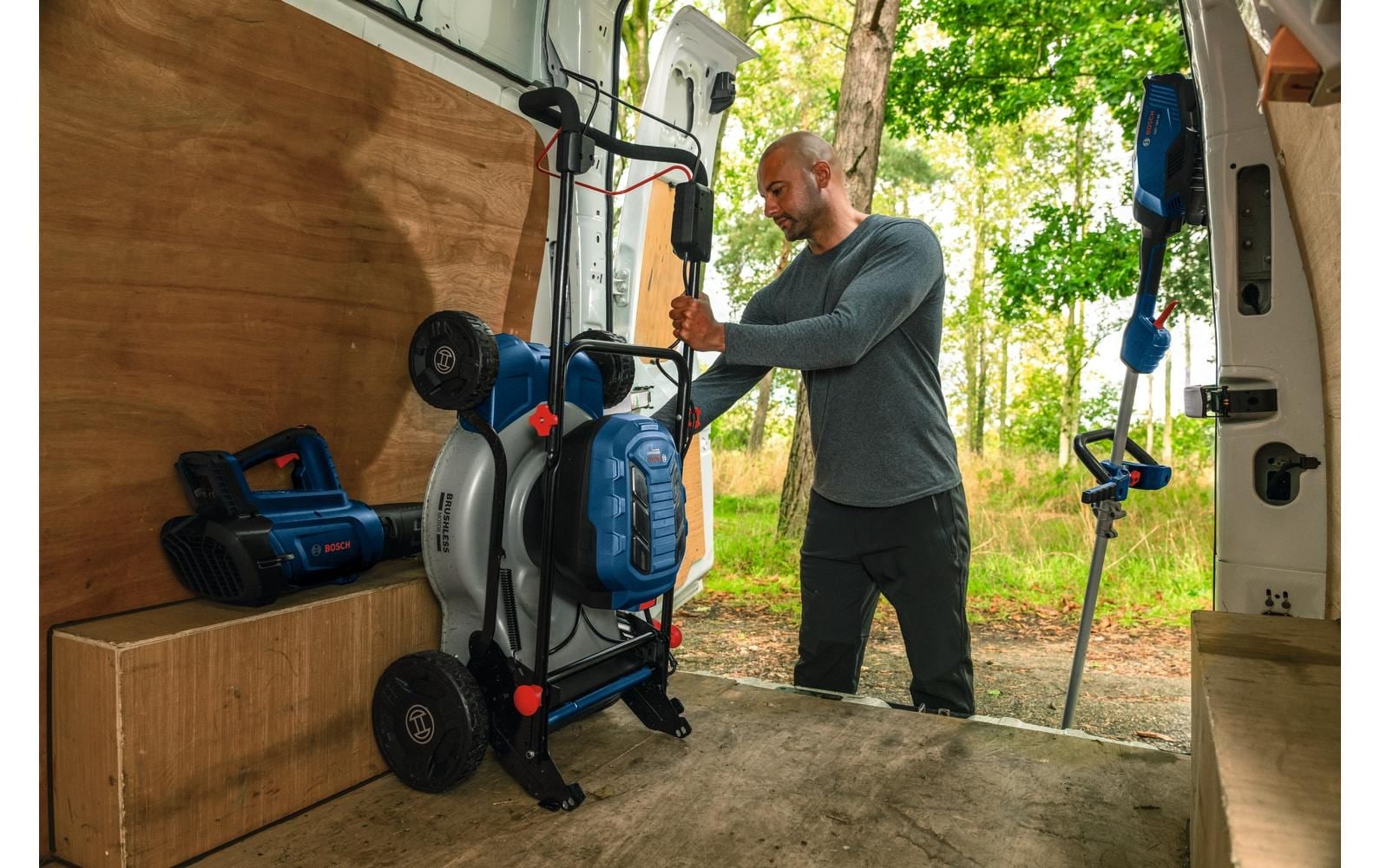 Bosch Professional Akkurasenmäher »GRA18V2-46SP« Selbstfahrend für bequemes und müheloses Mähen