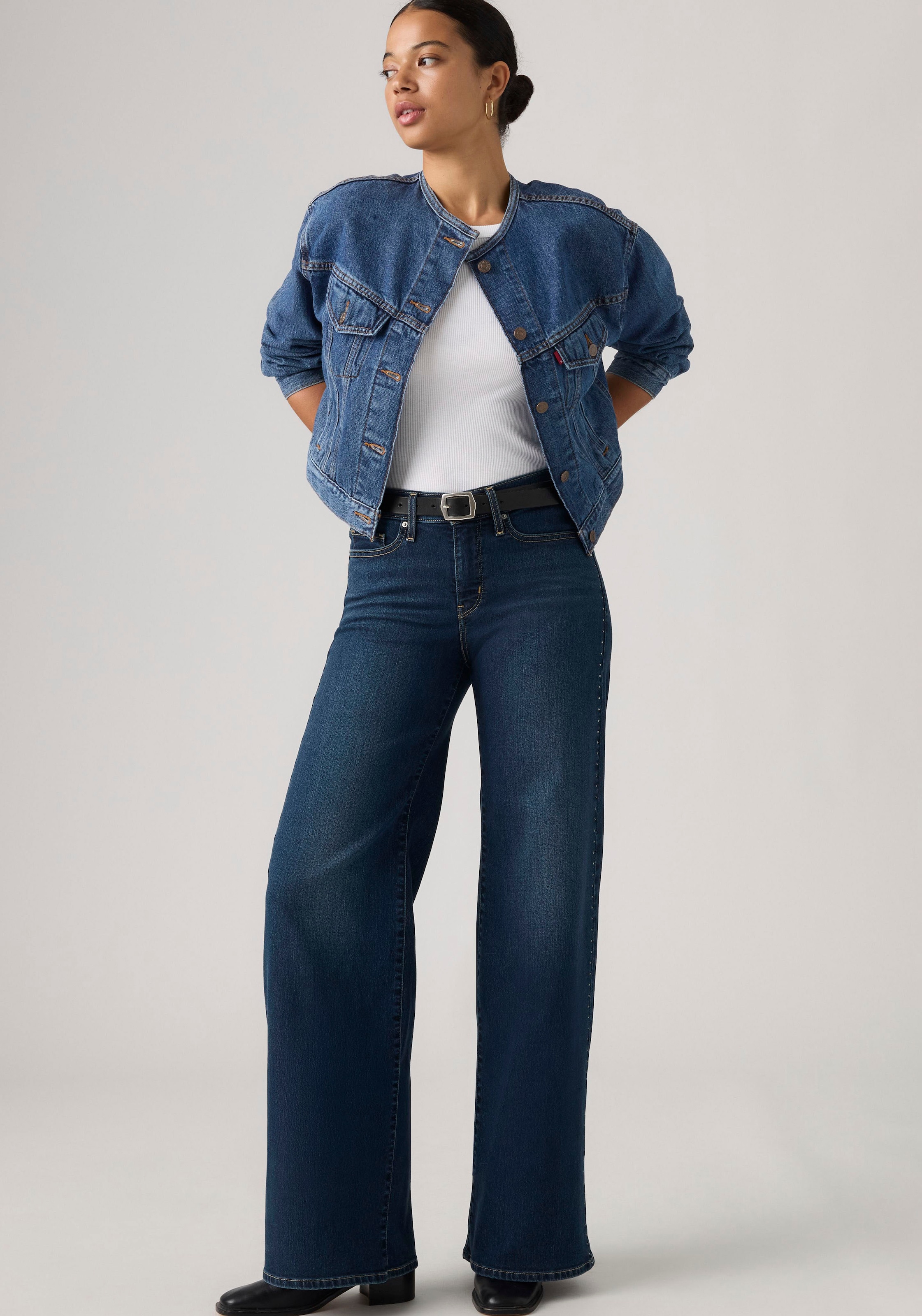 Levi's® Weite Jeans »318 SHAPING WIDE LEG« Glitzerdetails