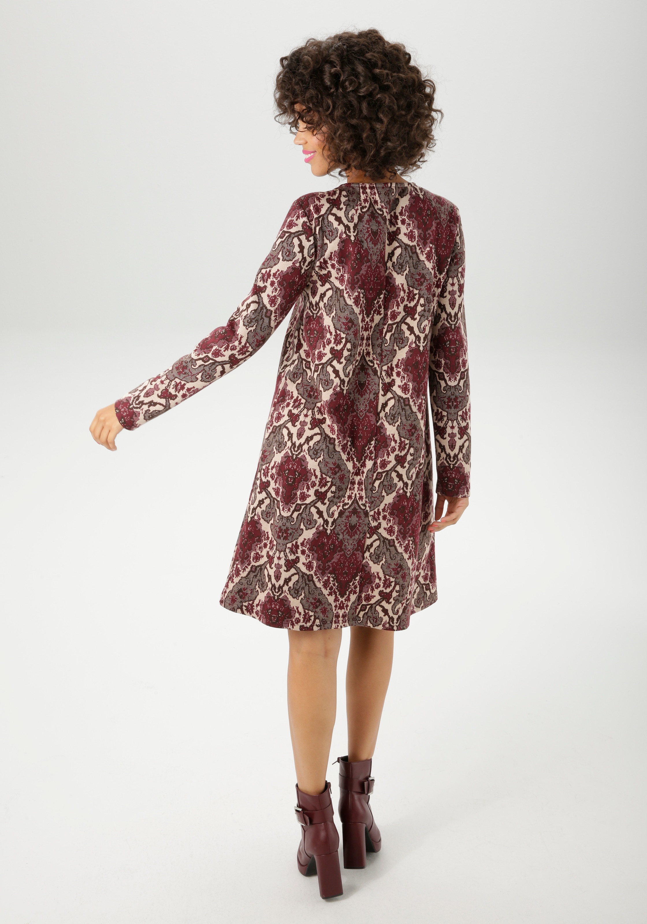 Aniston CASUAL A-Linien-Kleid, mit extravagantem Ornament-Muster - NEUE KOLLEKTION