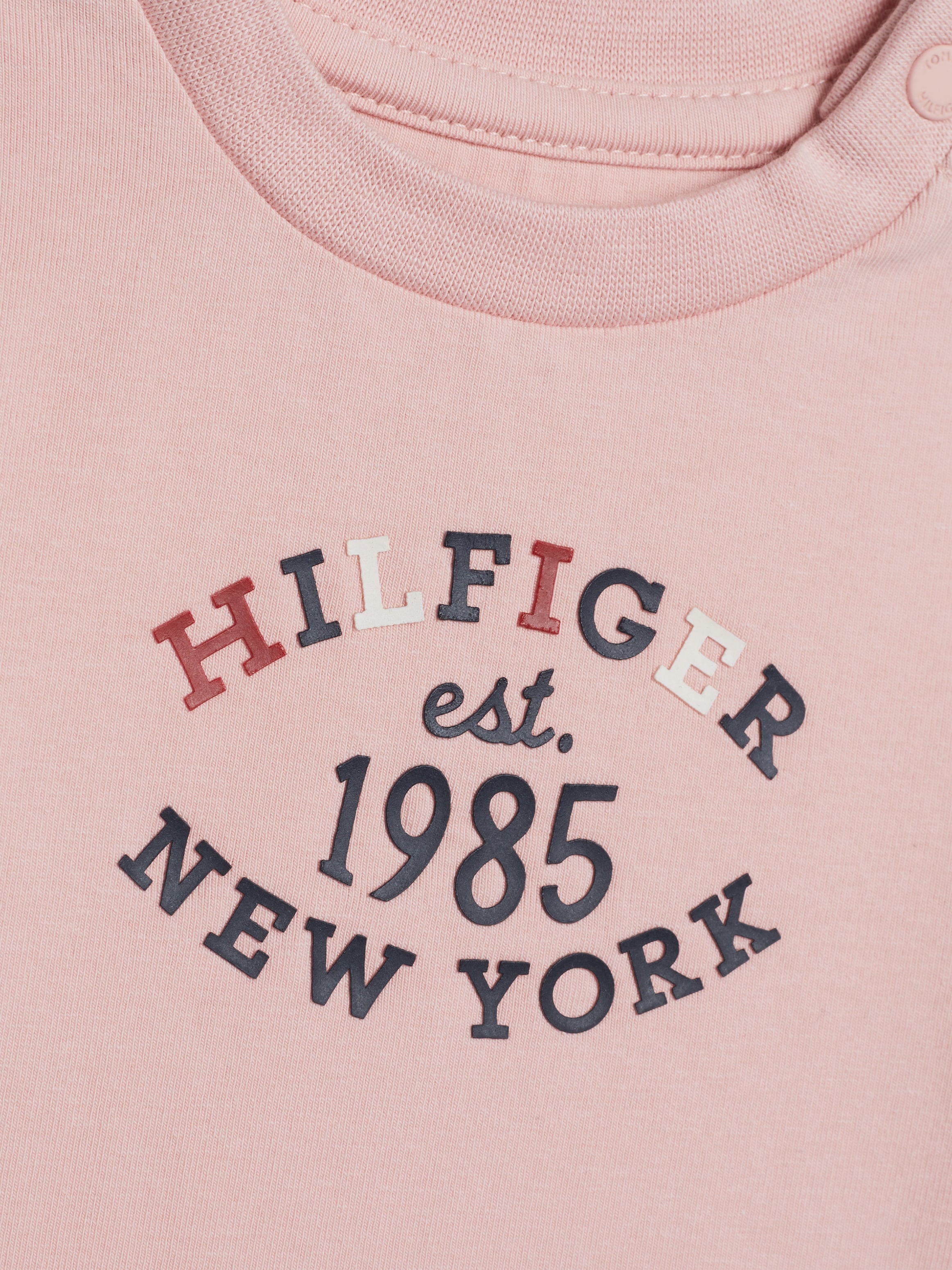 Tommy Hilfiger Langarmshirt »MONOTYPE OVAL REGULAR TEE LS«, Baby bis 2 Jahre mit Logoschriftzug