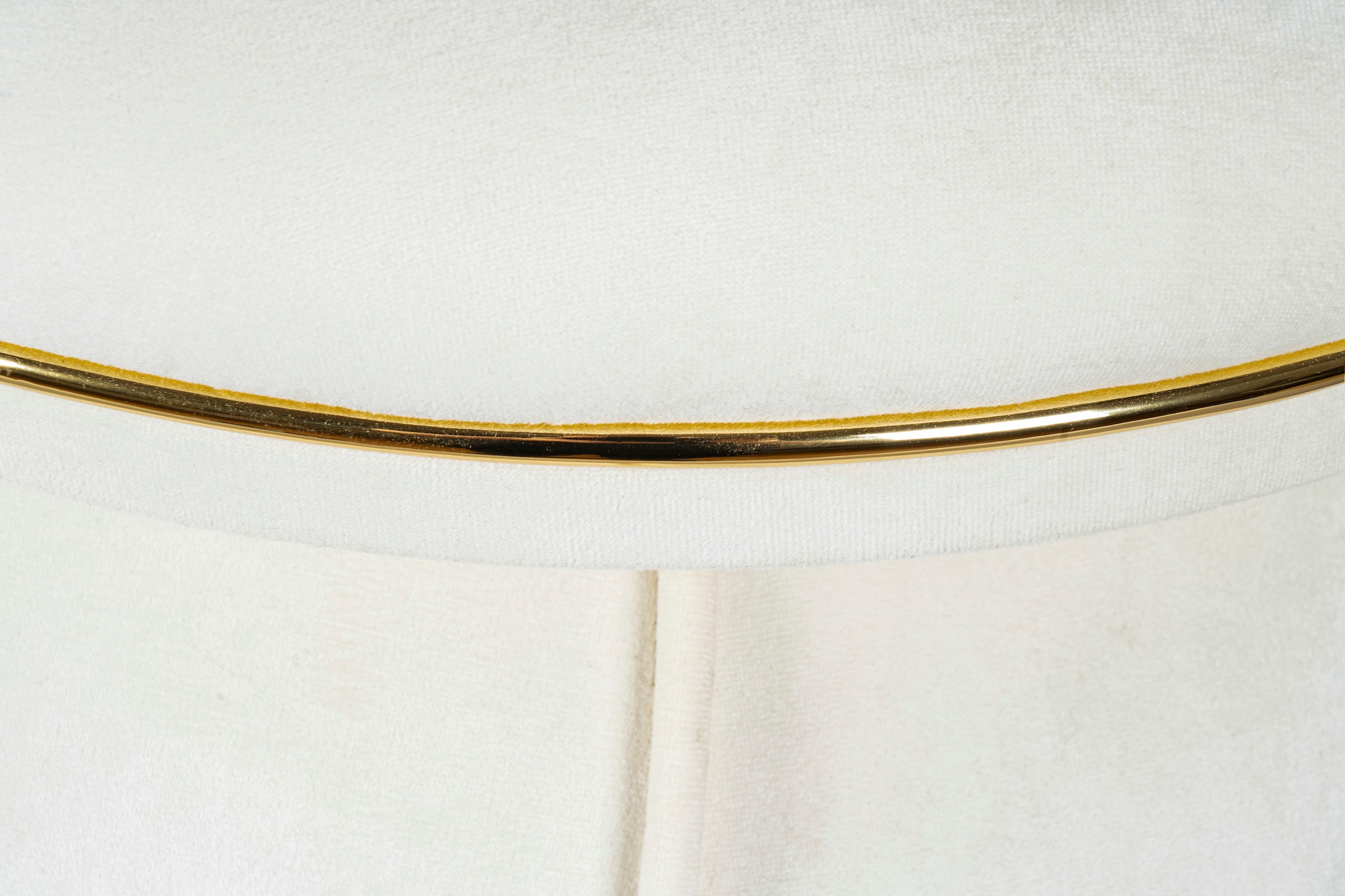 Kayoom Sitzhocker »Hocker Corin,extravagante Form,stilvolle Farben,elegant gesteppter Fuss«, (1 St.), komfortabel, hochqualitativ, pflegeleicht, sorgfältig verarbeitet